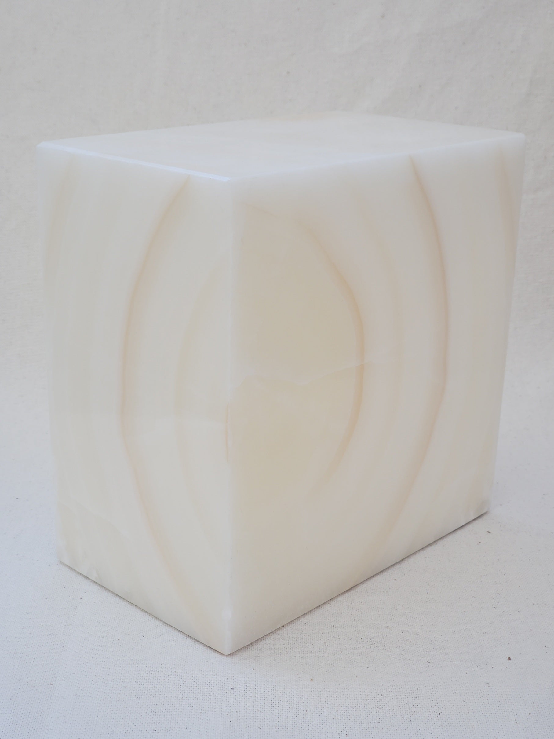 White Onyx Memorial Cremation Urn with Lid, 300 Cubic Inch Accessories