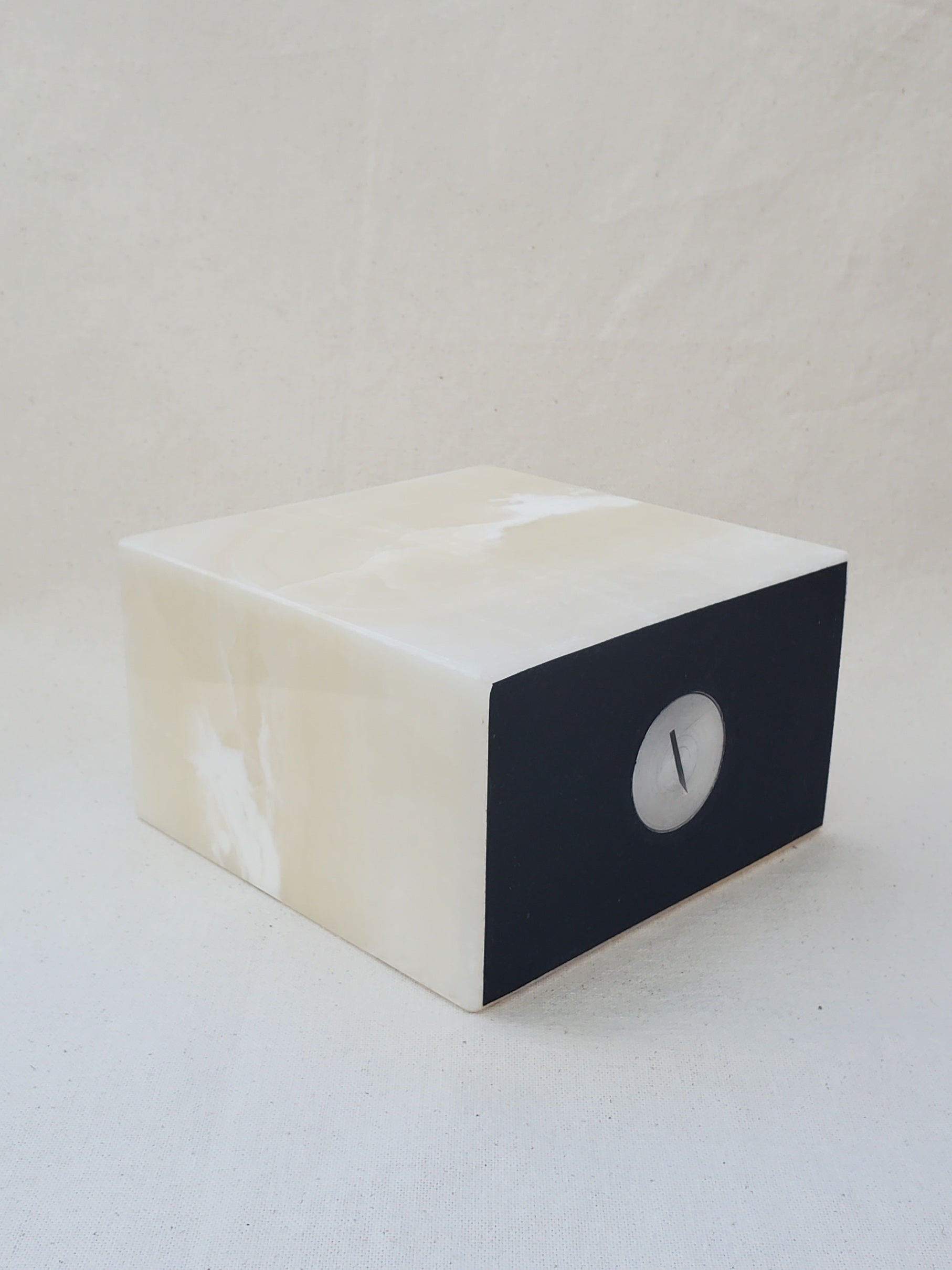 White Onyx Memorial Cremation Urn with Lid, 300 Cubic Inch Accessories