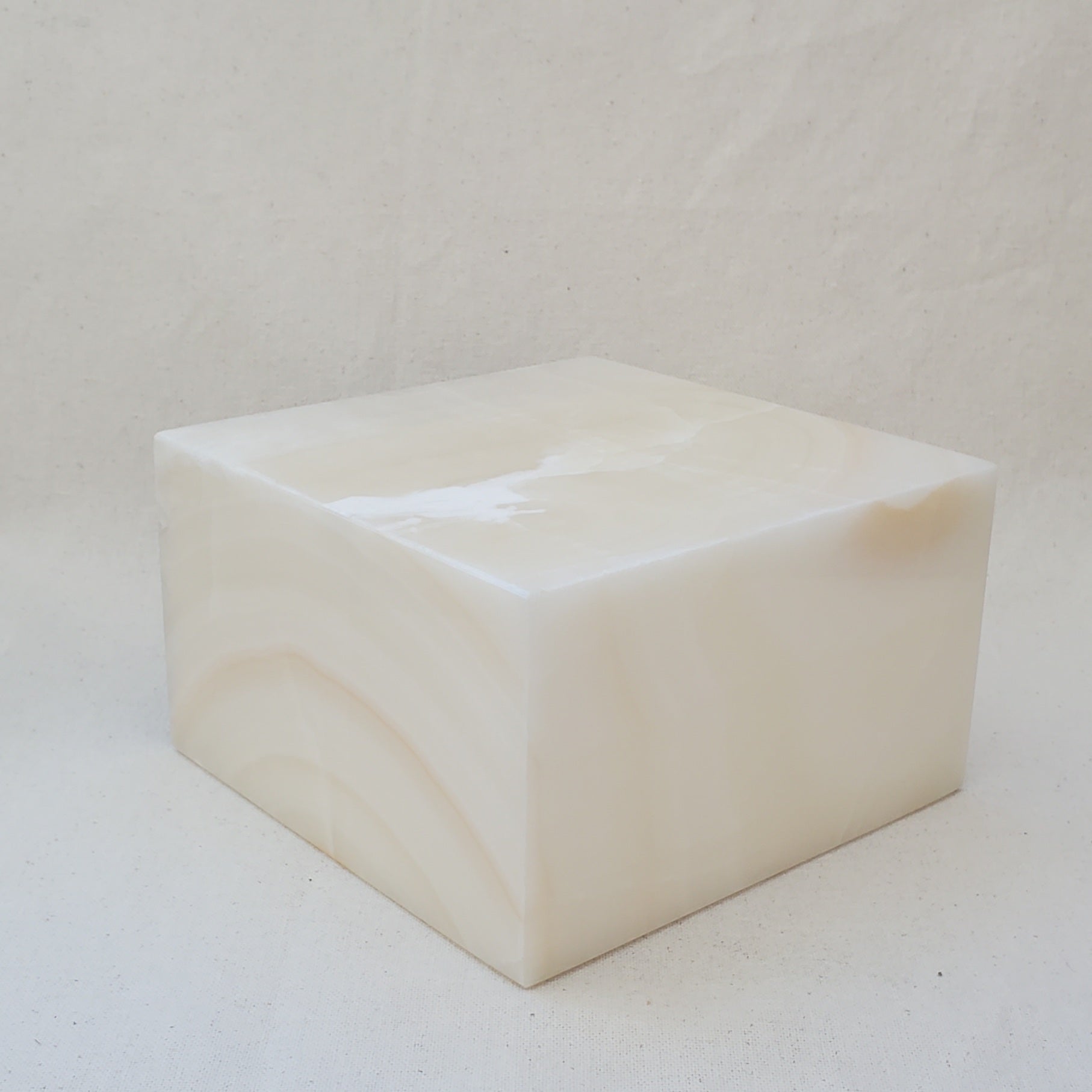 White Onyx Memorial Cremation Urn with Lid, 300 Cubic Inch Accessories