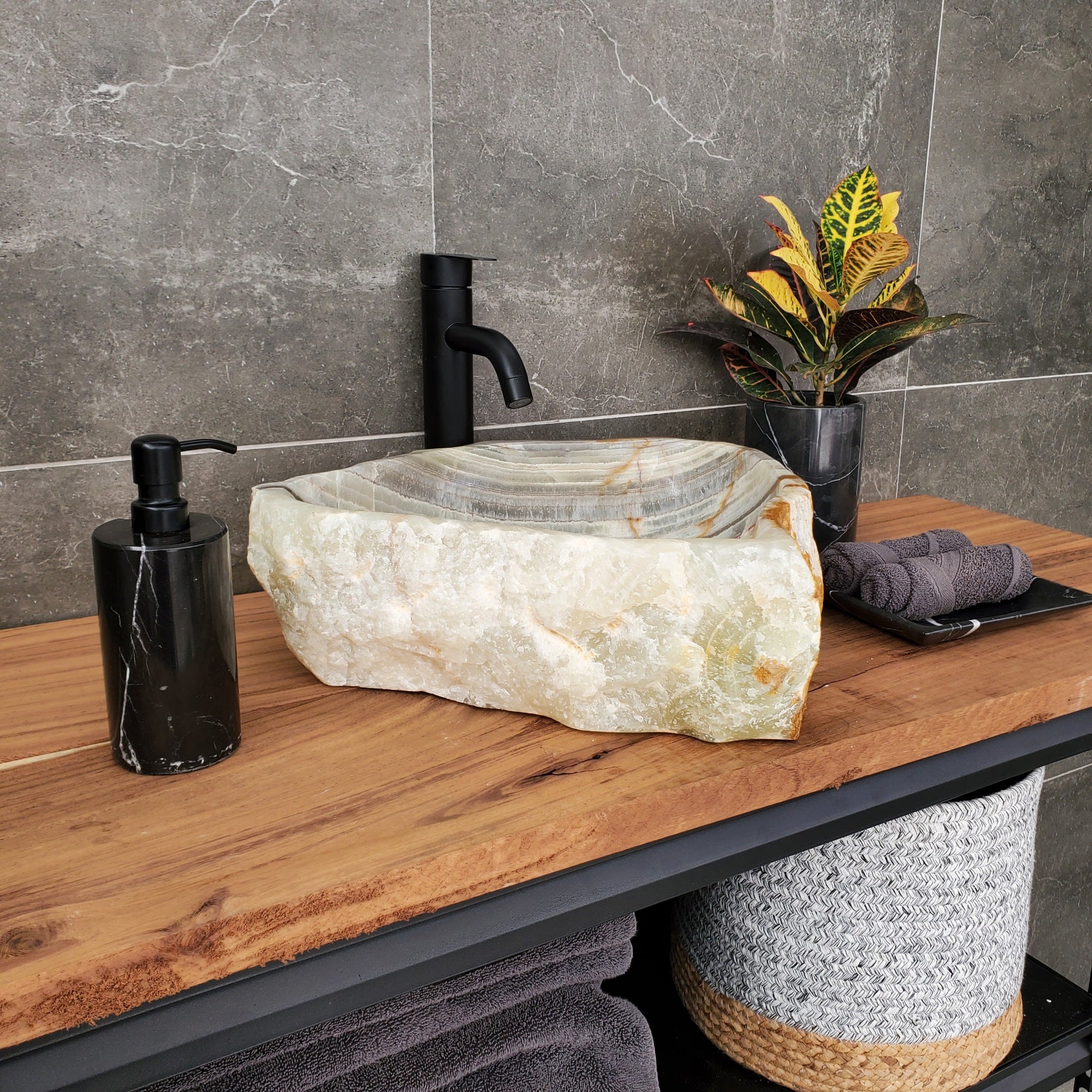 S31_31 Onyx Stone Vessel Bathroom Sink