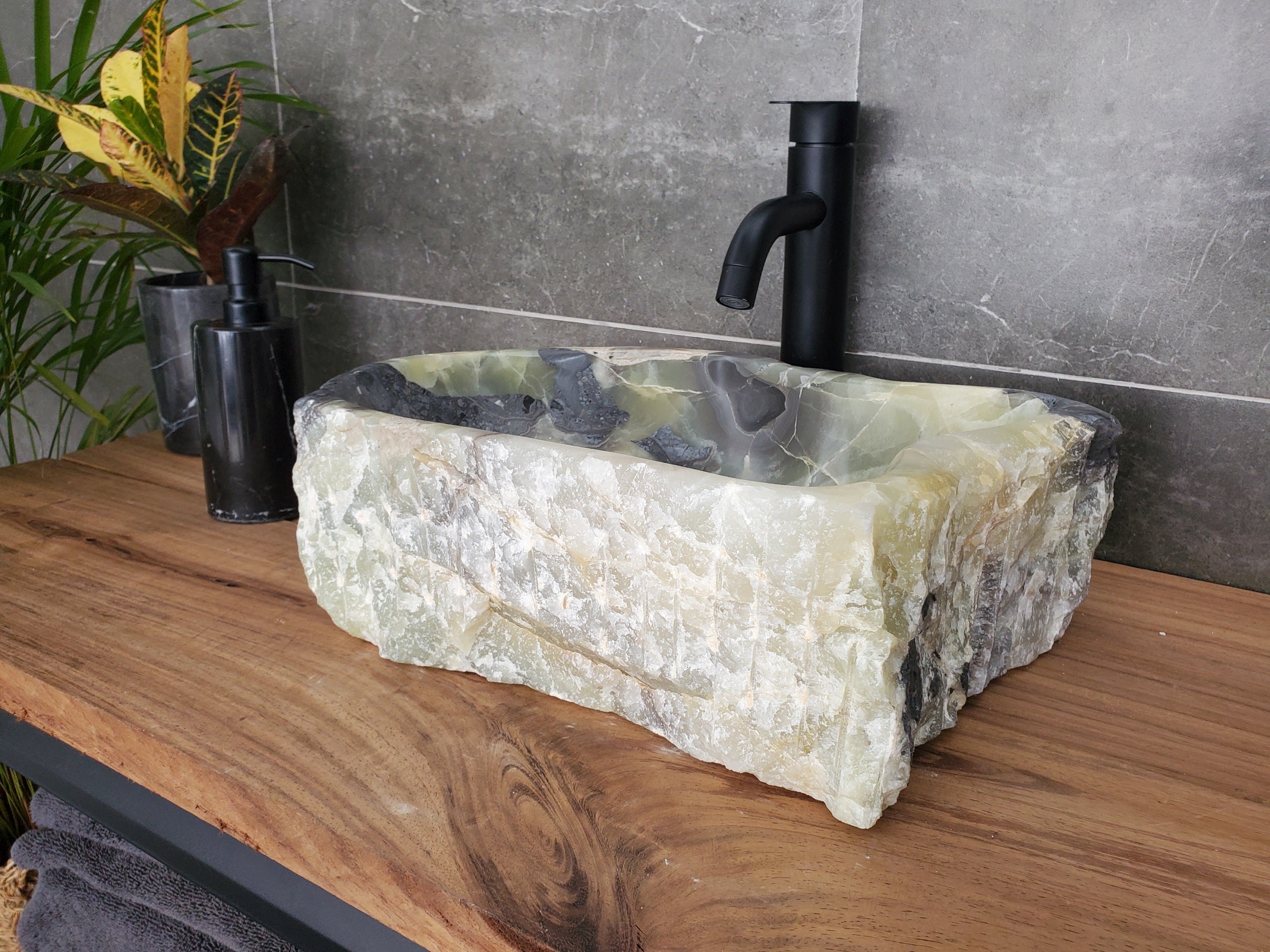 S31_25 Onyx Stone Vessel Bathroom Sink