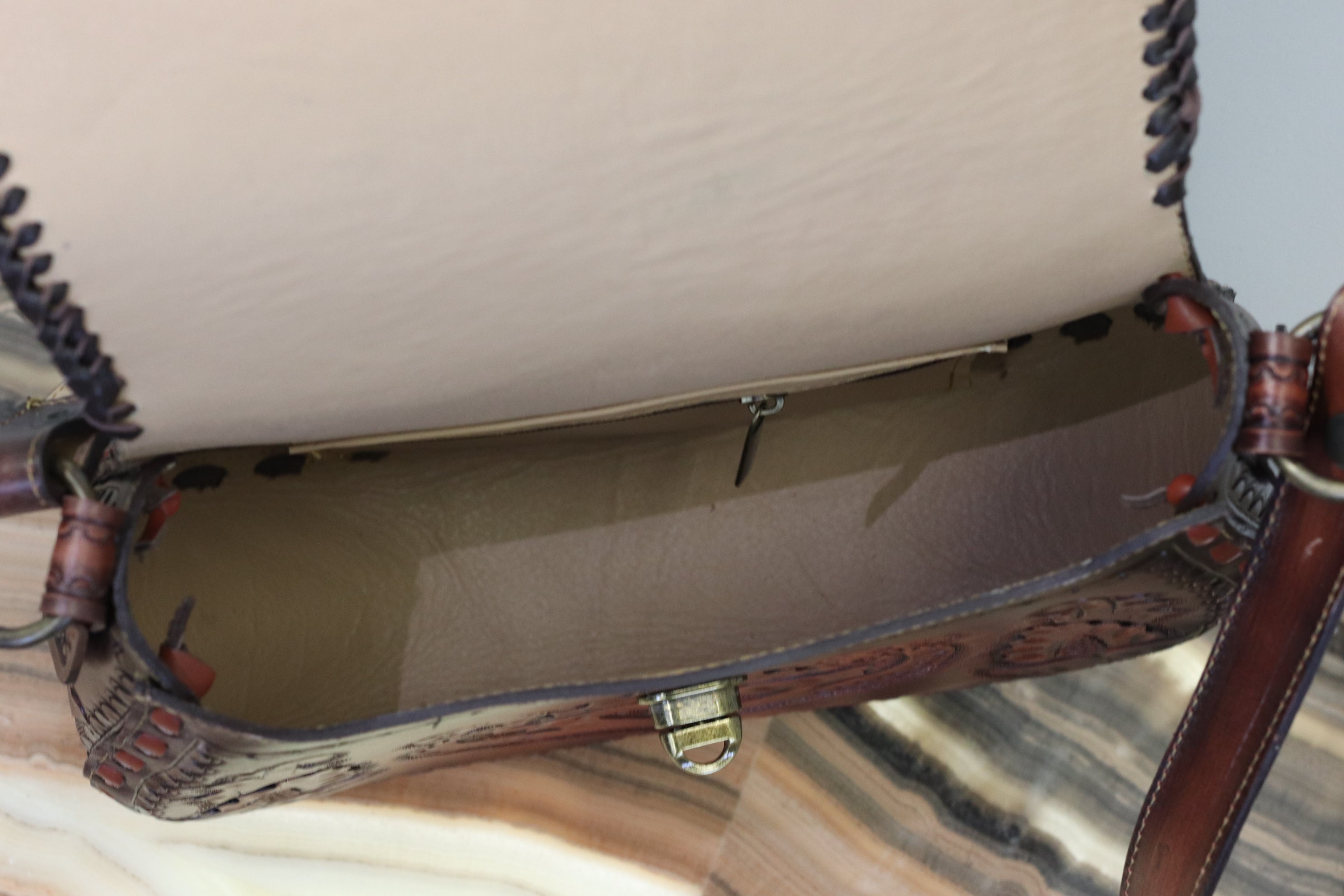 LB1_08 Hand Tooled Cow Hide Leather Purse