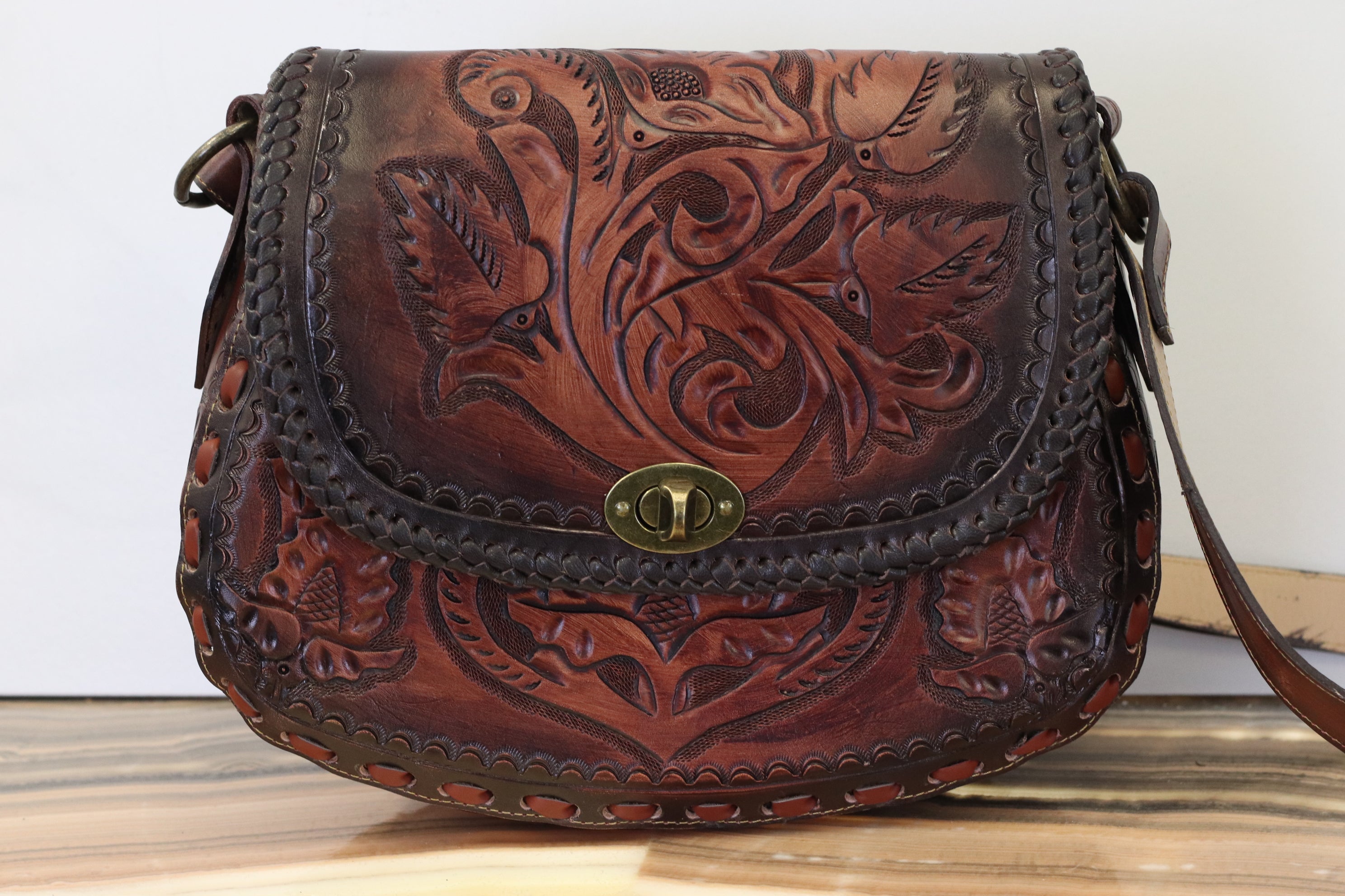 LB1_08 Hand Tooled Cow Hide Leather Purse