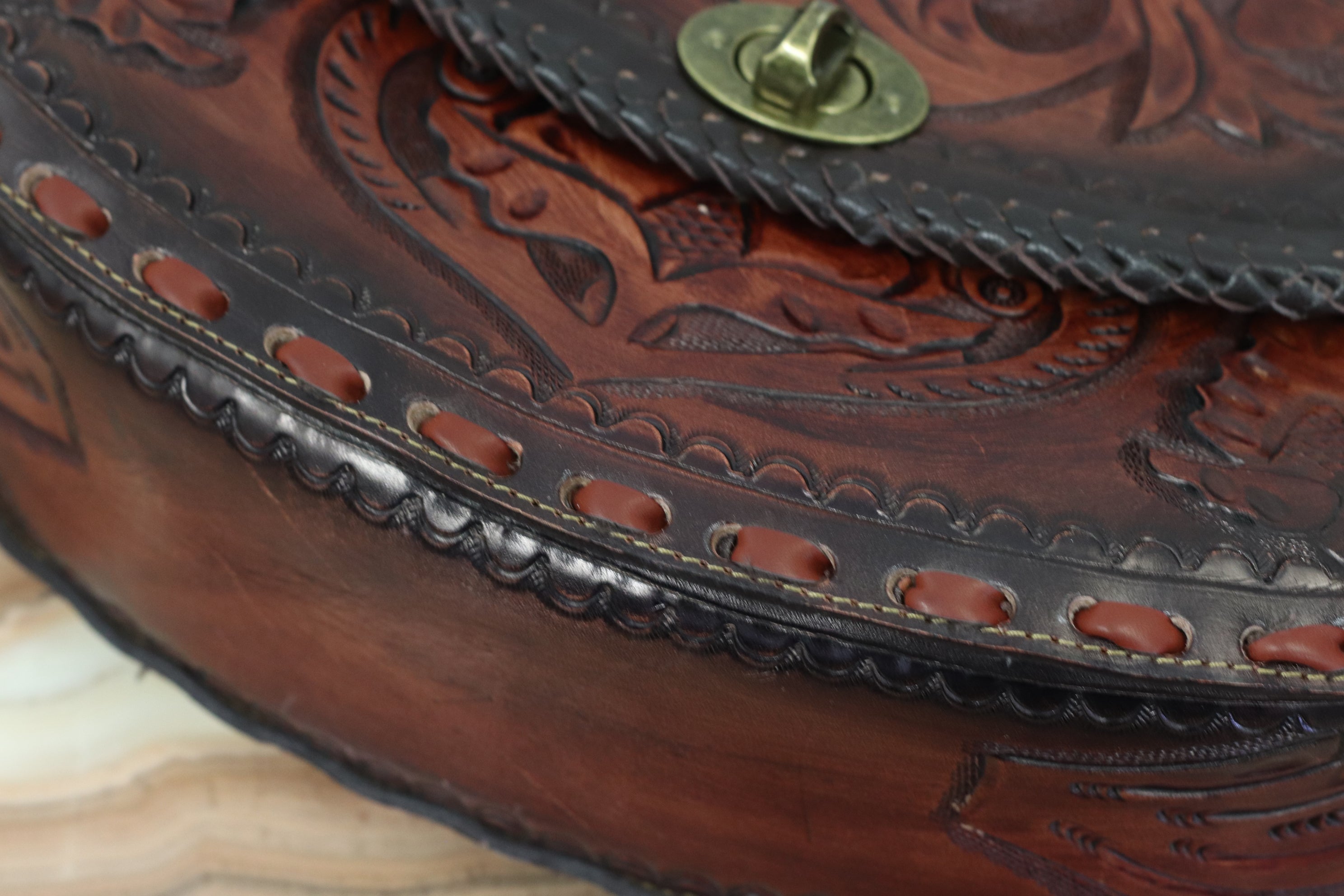 LB1_08 Hand Tooled Cow Hide Leather Purse