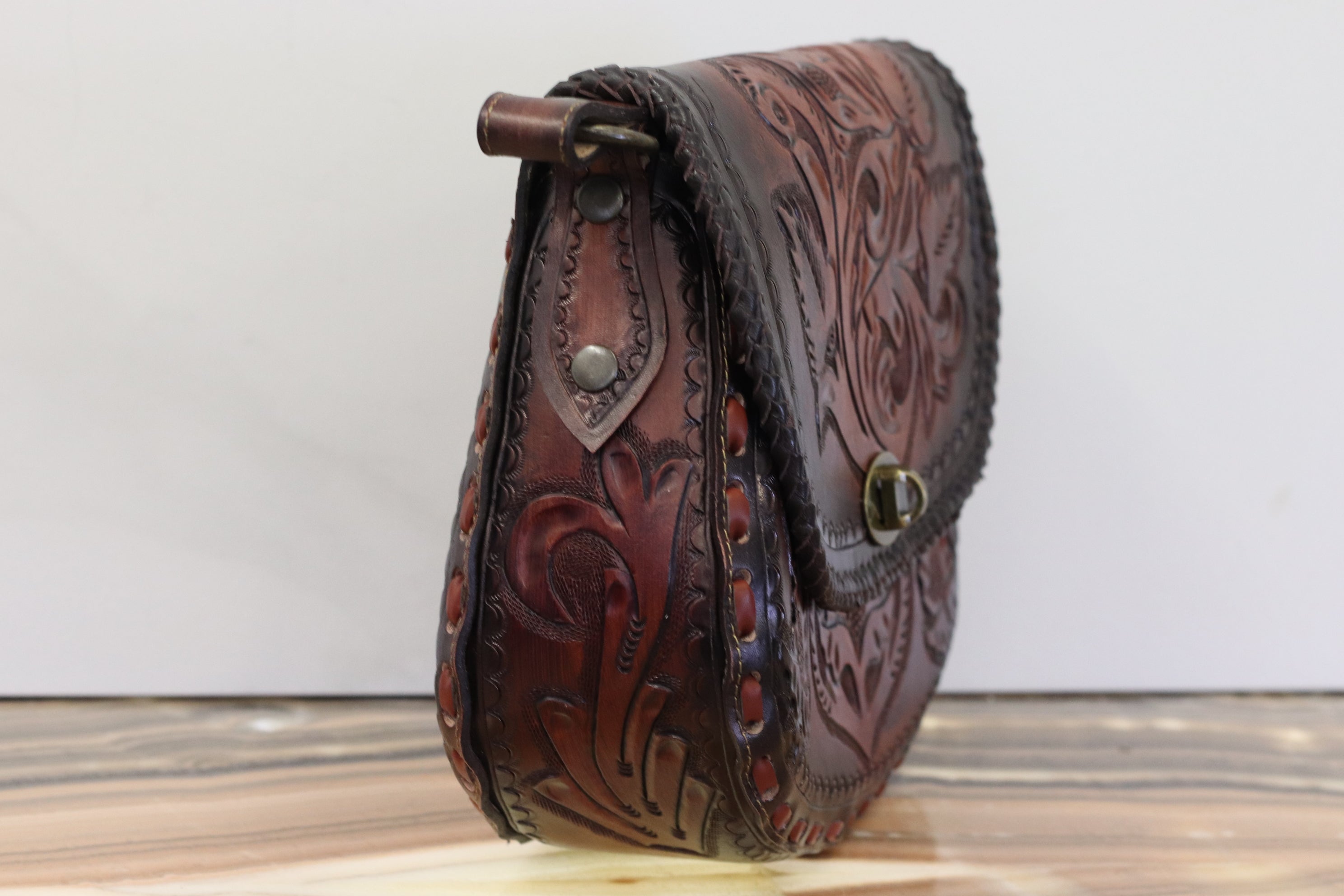 LB1_08 Hand Tooled Cow Hide Leather Purse