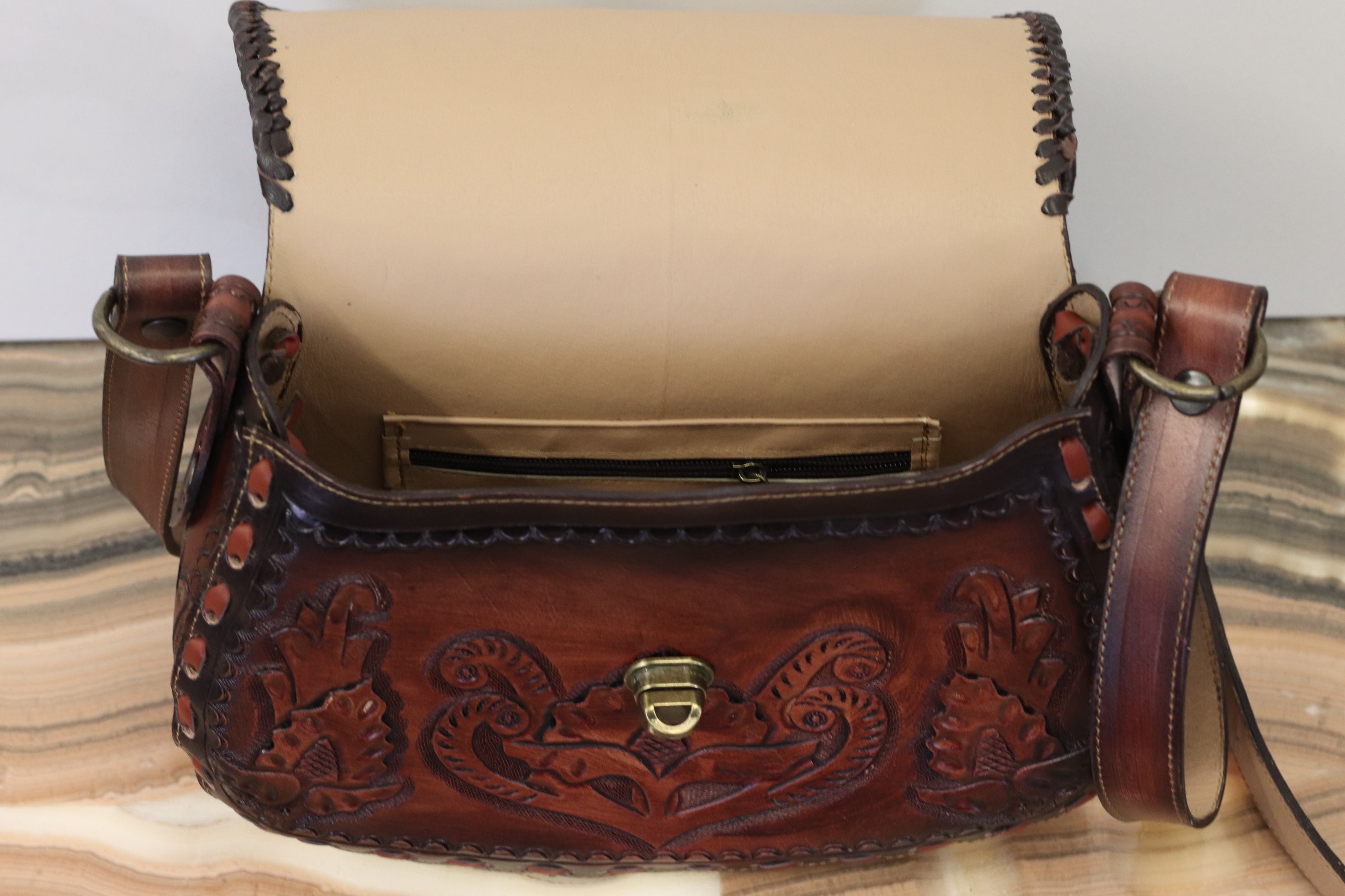 LB1_08 Hand Tooled Cow Hide Leather Purse