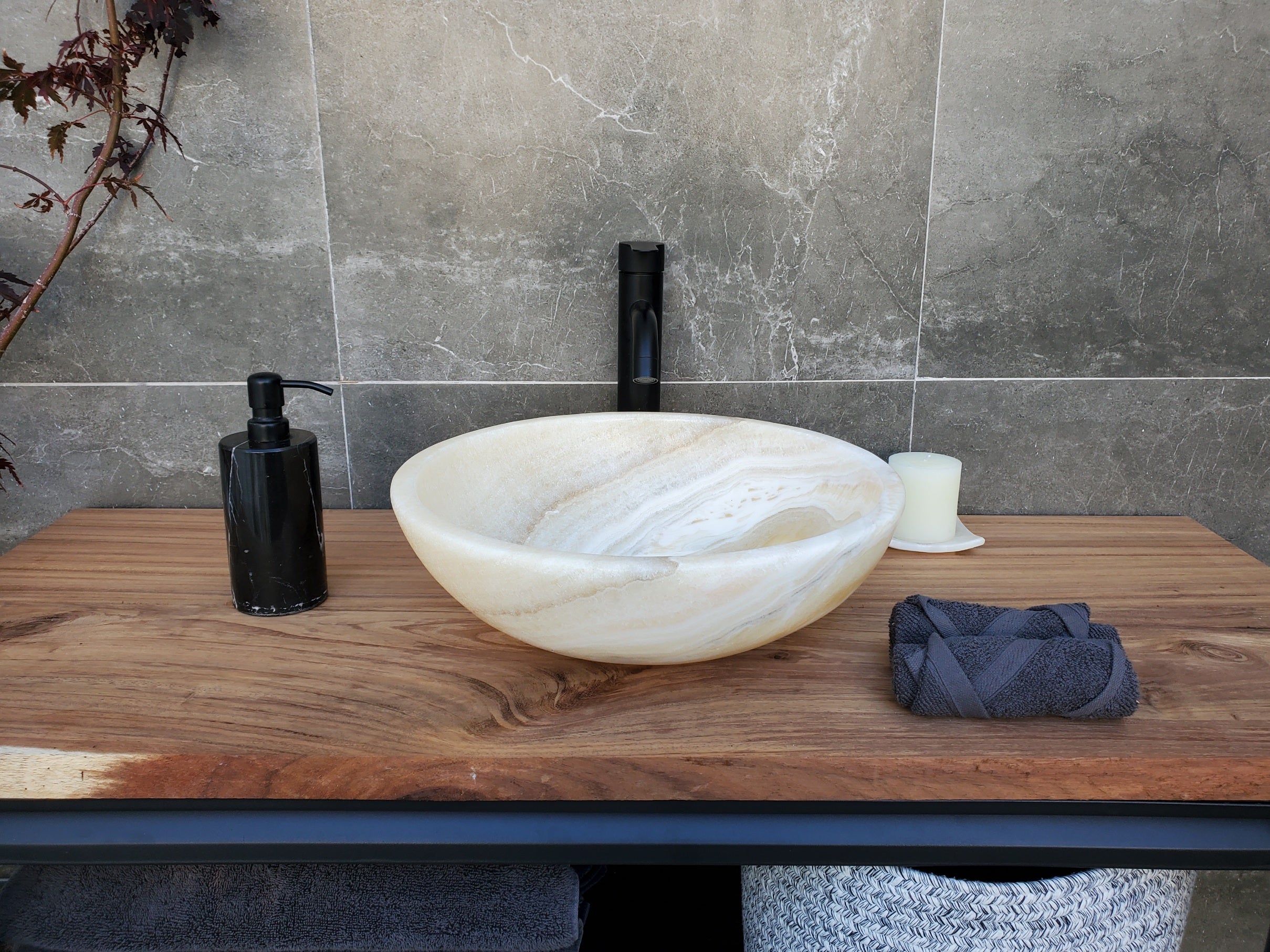 S28_21 Round Onyx Vessel Sink