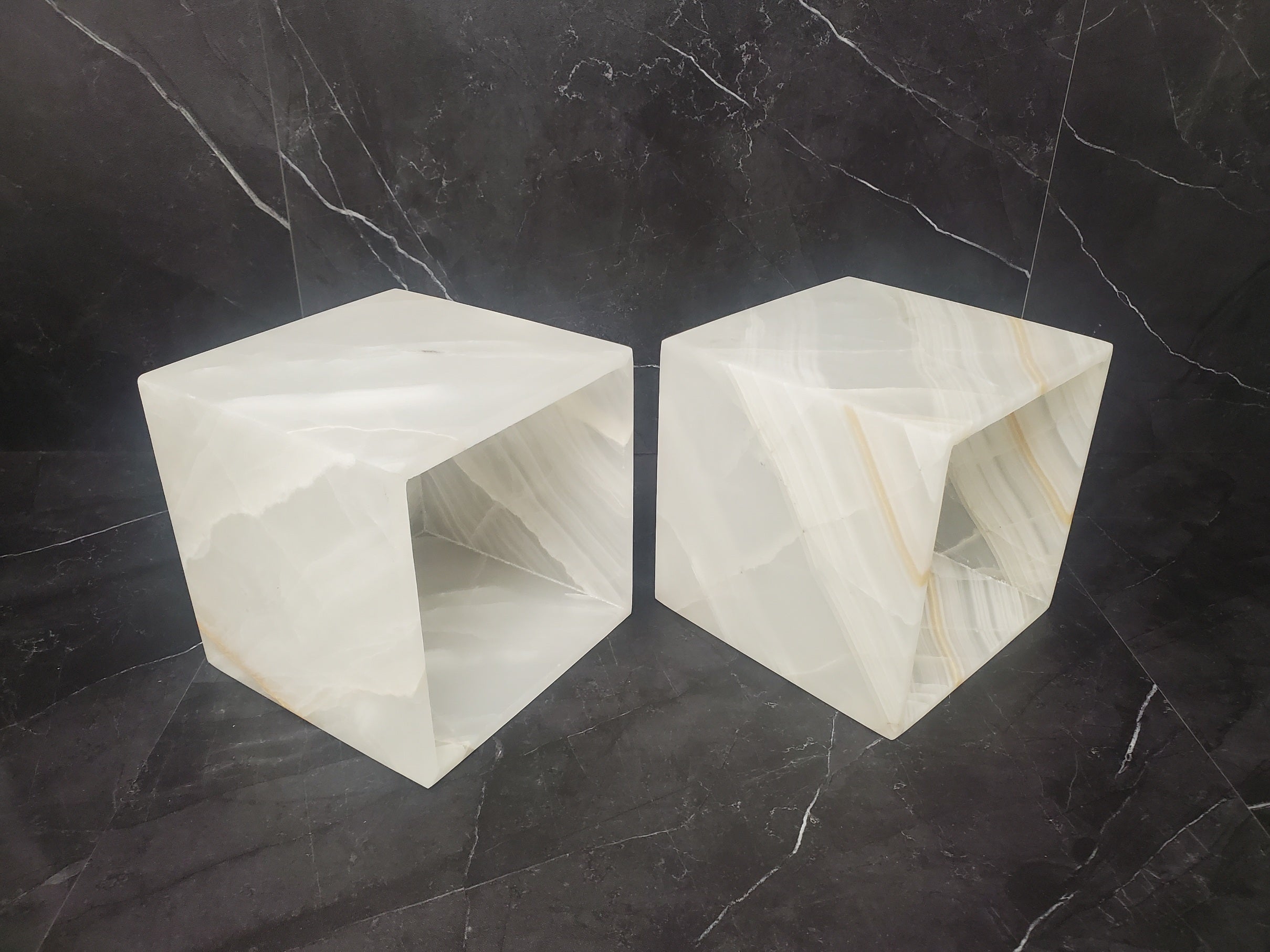 TCSQ_56 White Onyx Tissue Box Cover (Cube)