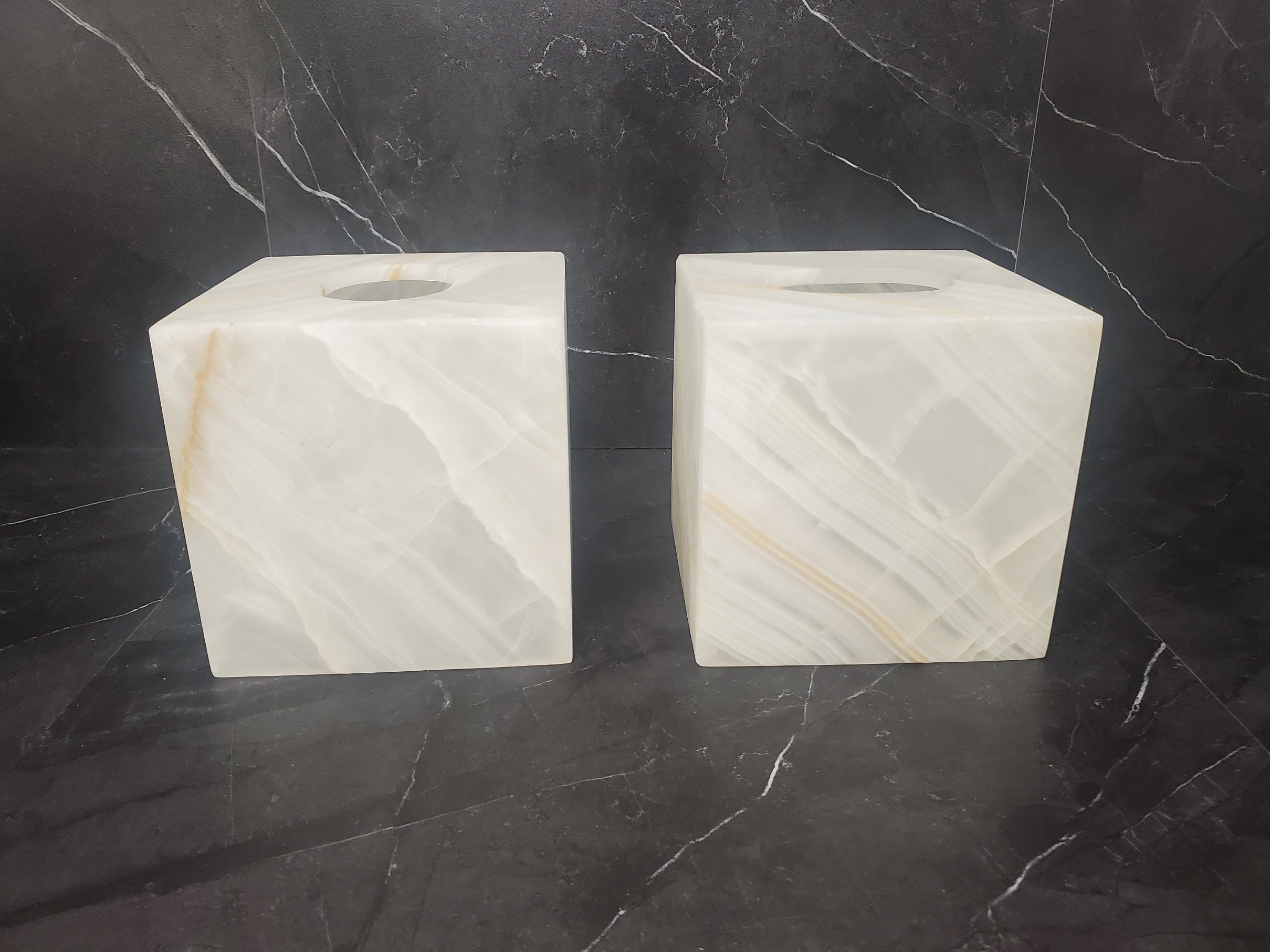 TCSQ_56 White Onyx Tissue Box Cover (Cube)