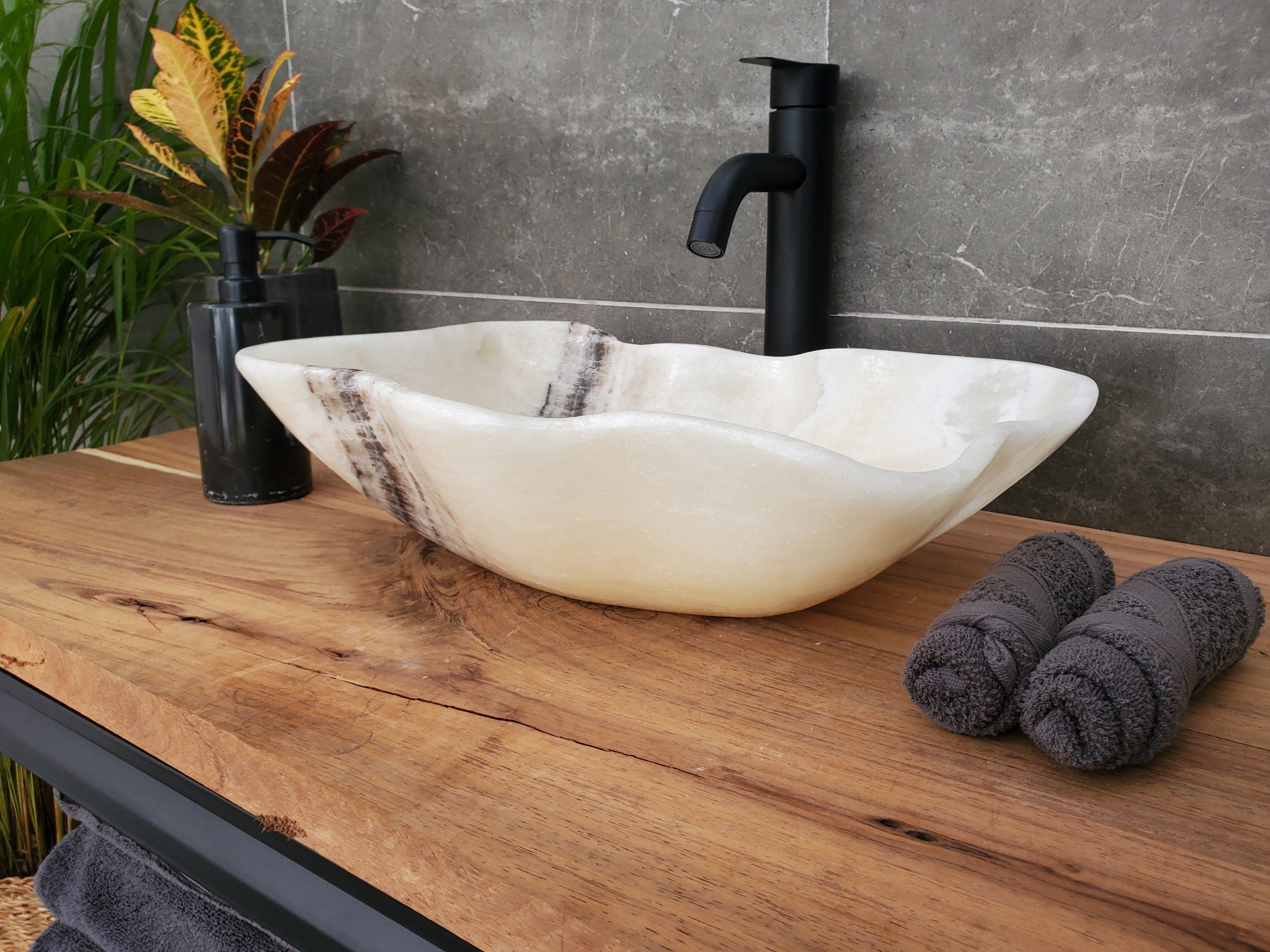 S32_05 Onyx Stone Vessel Bathroom Sink - 16.5 x 11 inch