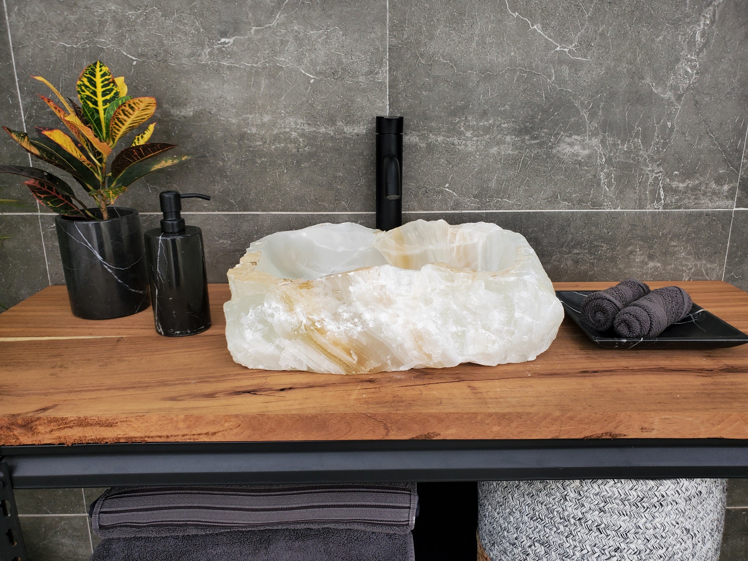 S31_48 Onyx Stone Vessel Bathroom Sink