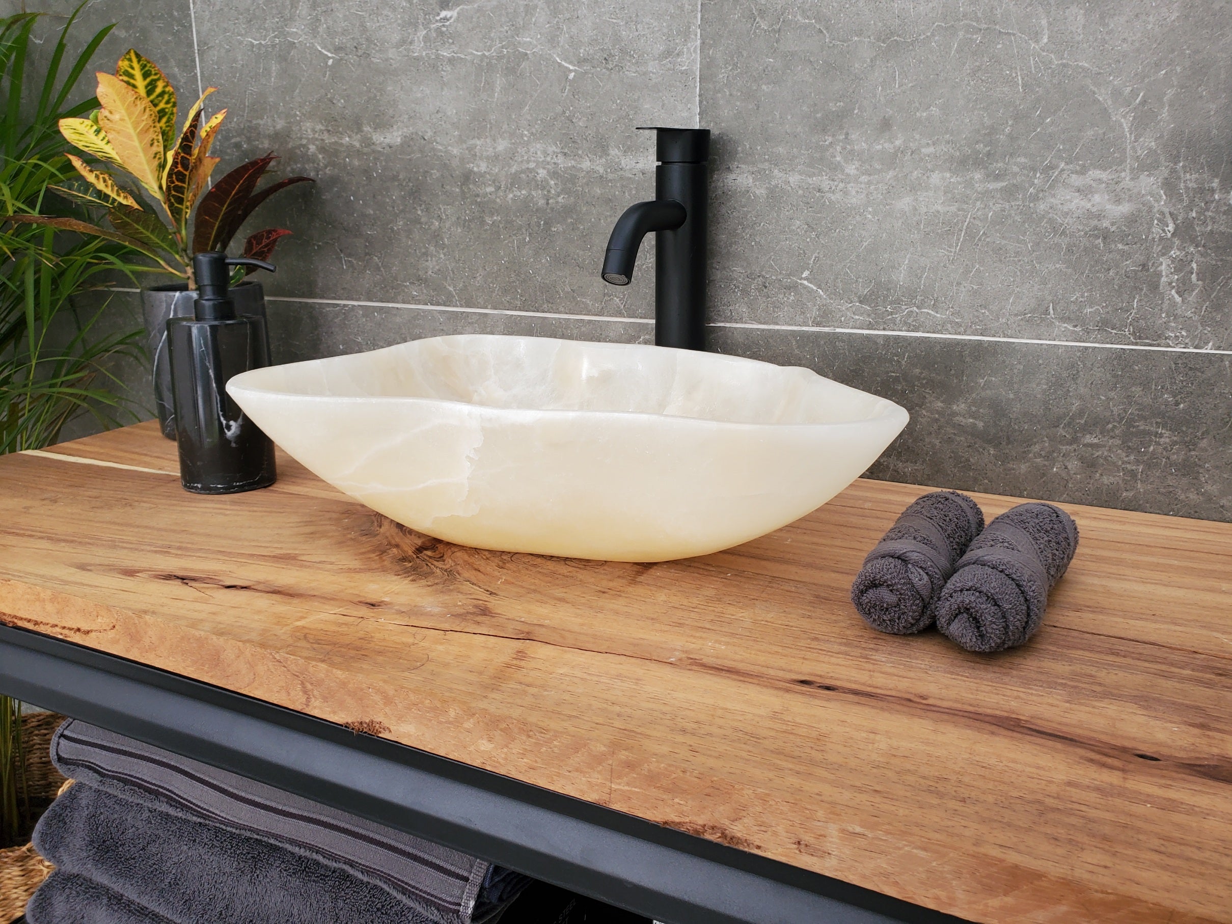 S32_04 Onyx Stone Vessel Bathroom Sink - 16.5 x 13 Inch