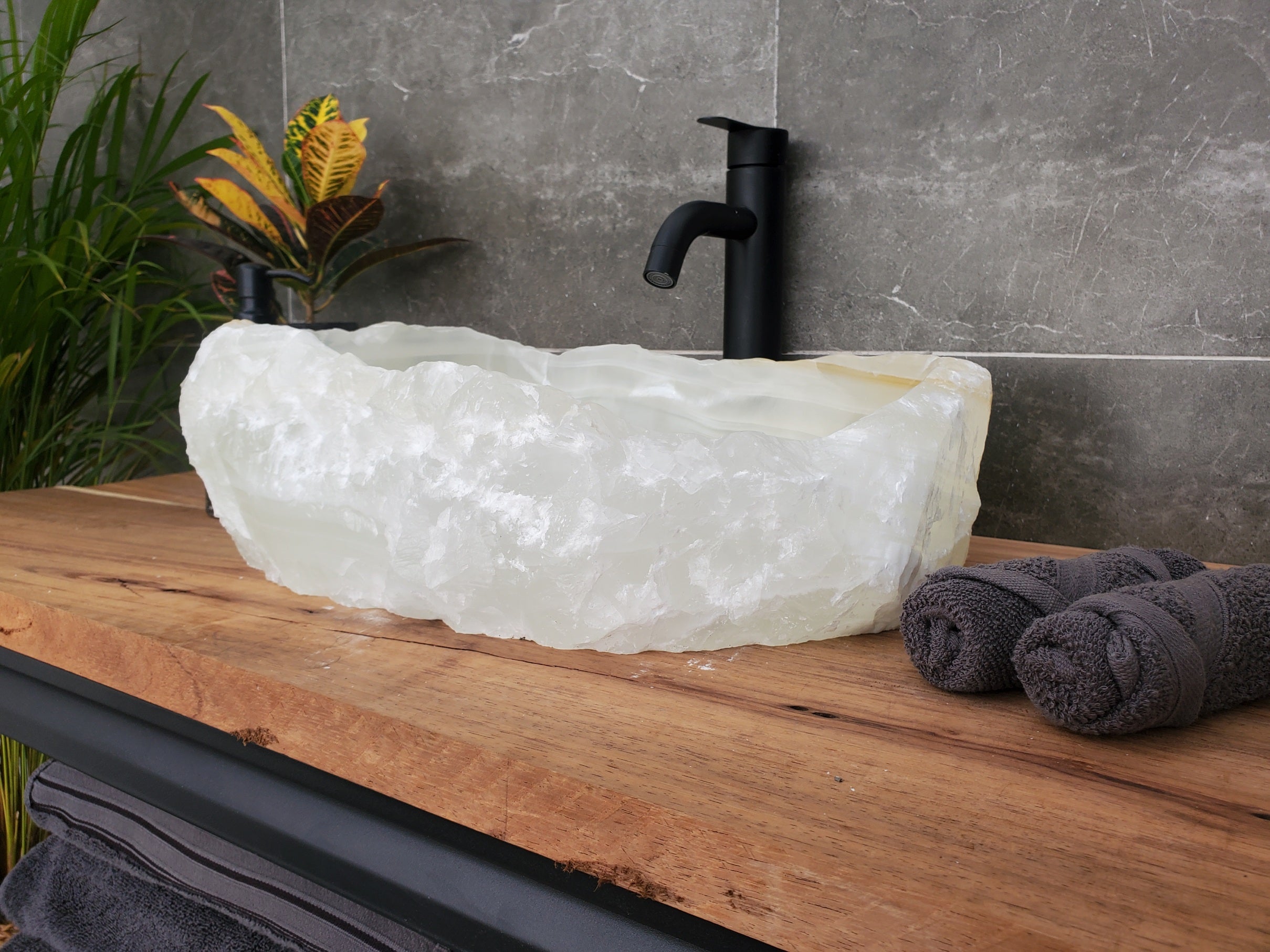 S31_46 Onyx Stone Vessel Bathroom Sink