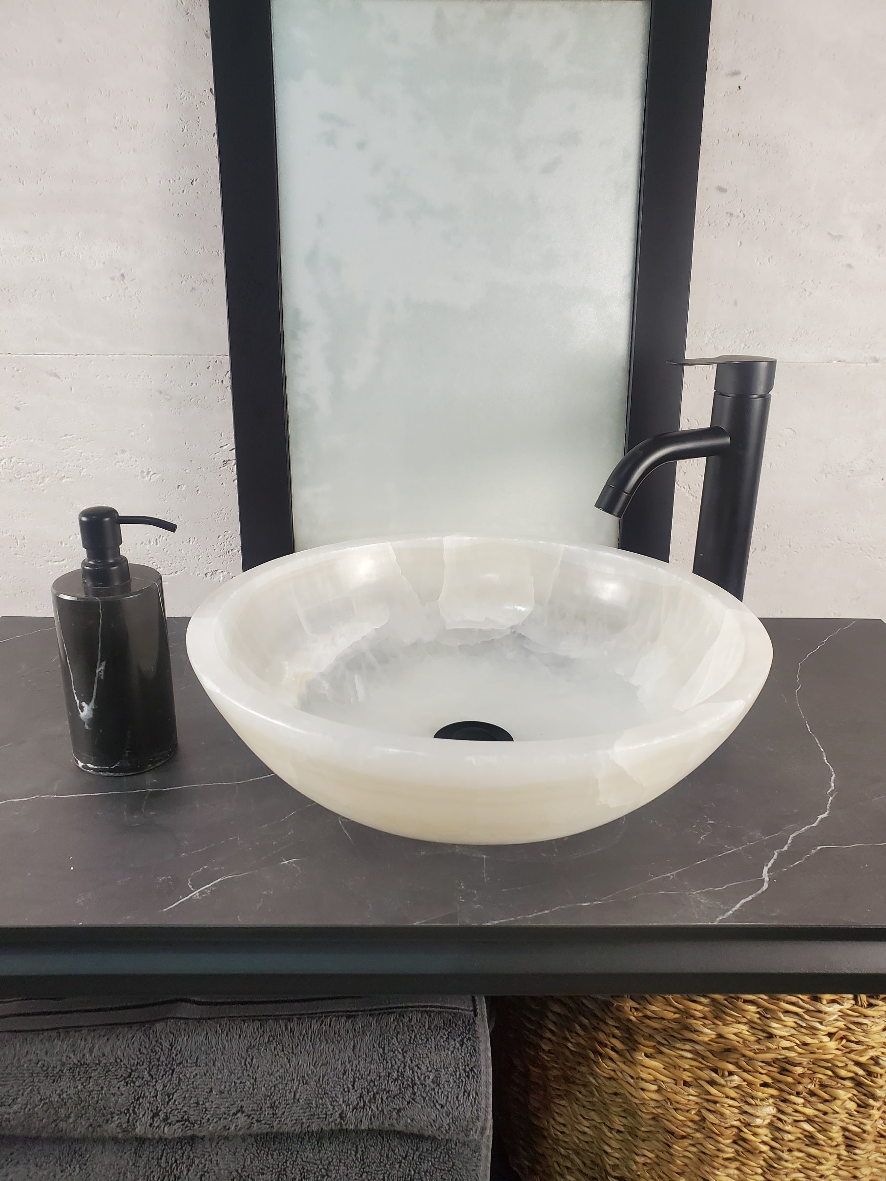 S27_09 Round Onyx Vessel Sink - 15.6 x 15.6 inch