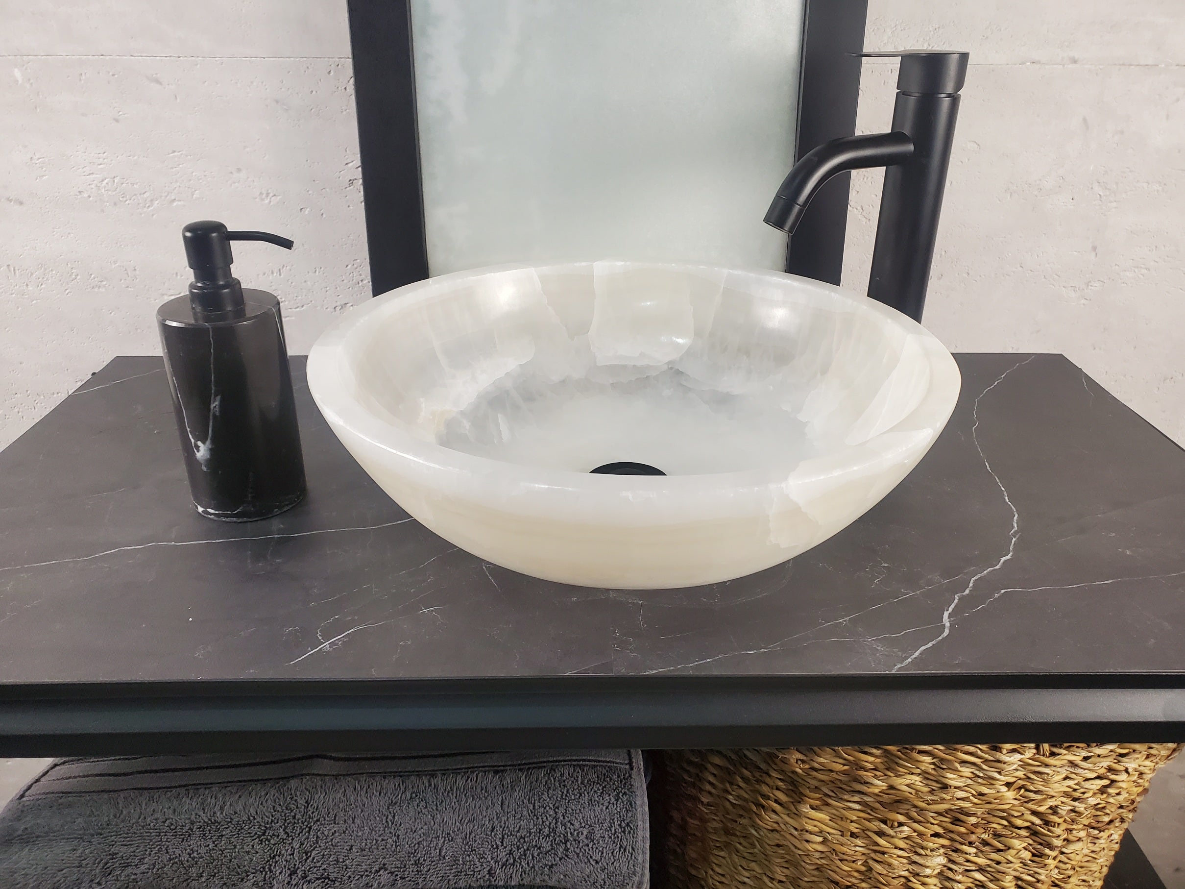 S27_09 Round Onyx Vessel Sink - 15.6 x 15.6 inch