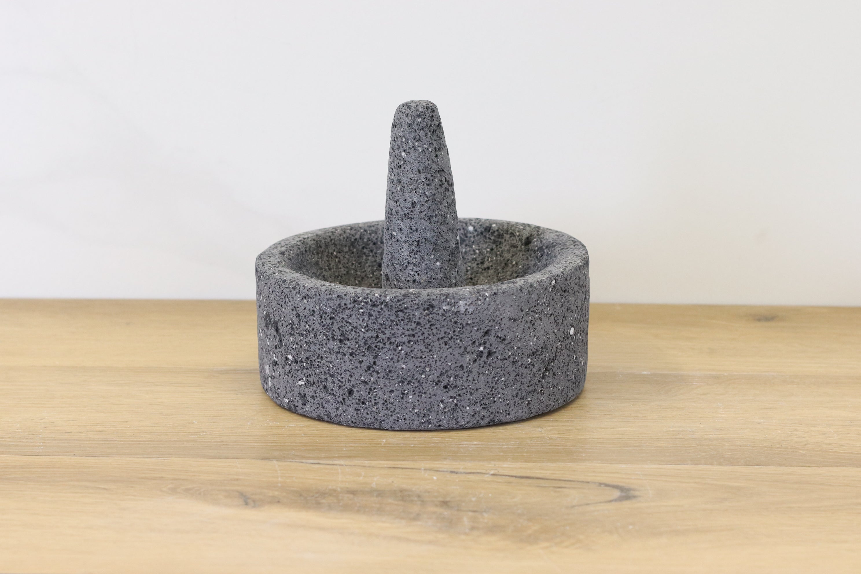 MOL8F Round Bowl & Pestle - Lava Stone - 8 Inch - Authentic Mexican Molcajete