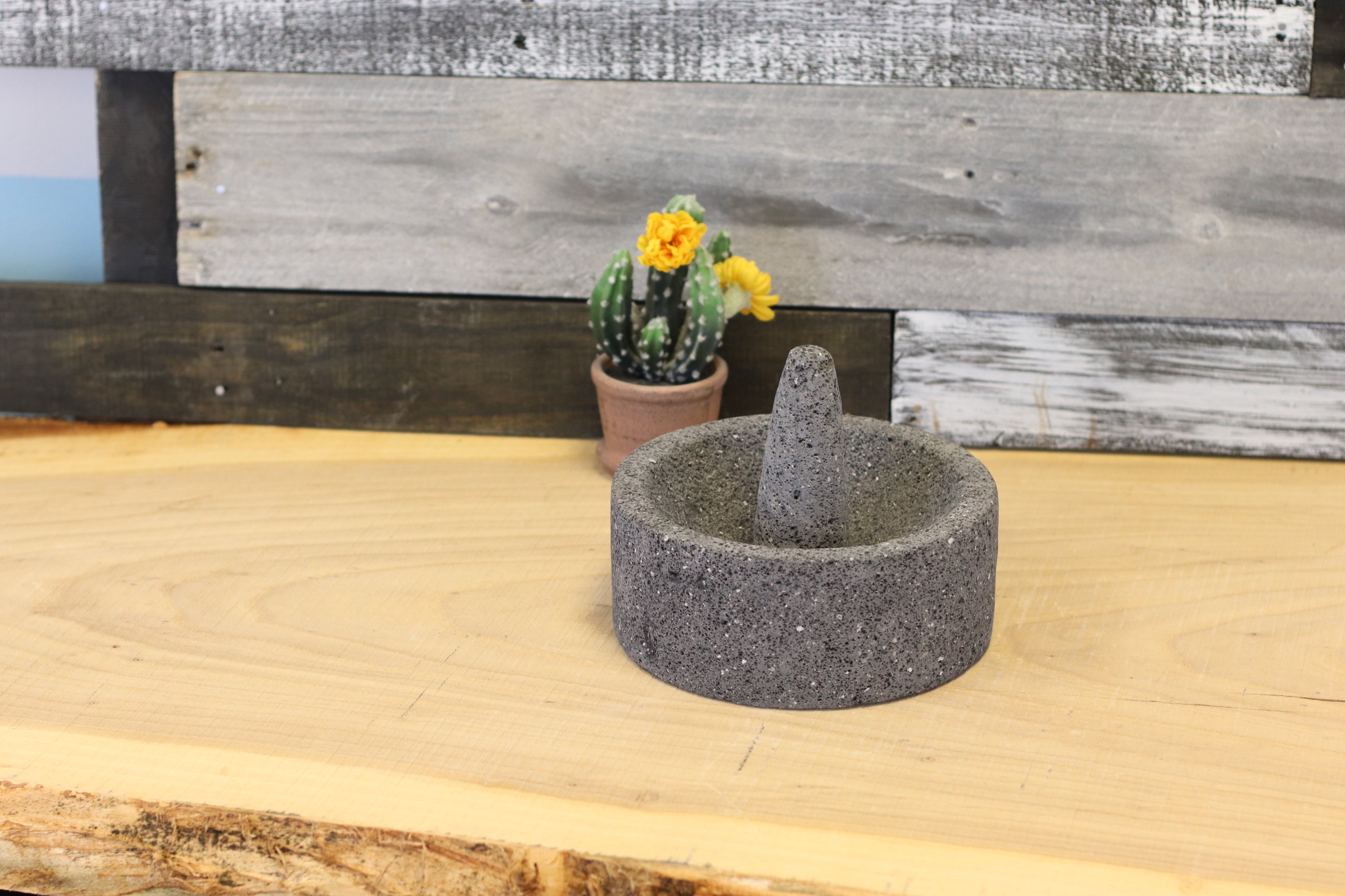 MOL8F Round Bowl & Pestle - Lava Stone - 8 Inch - Authentic Mexican Molcajete