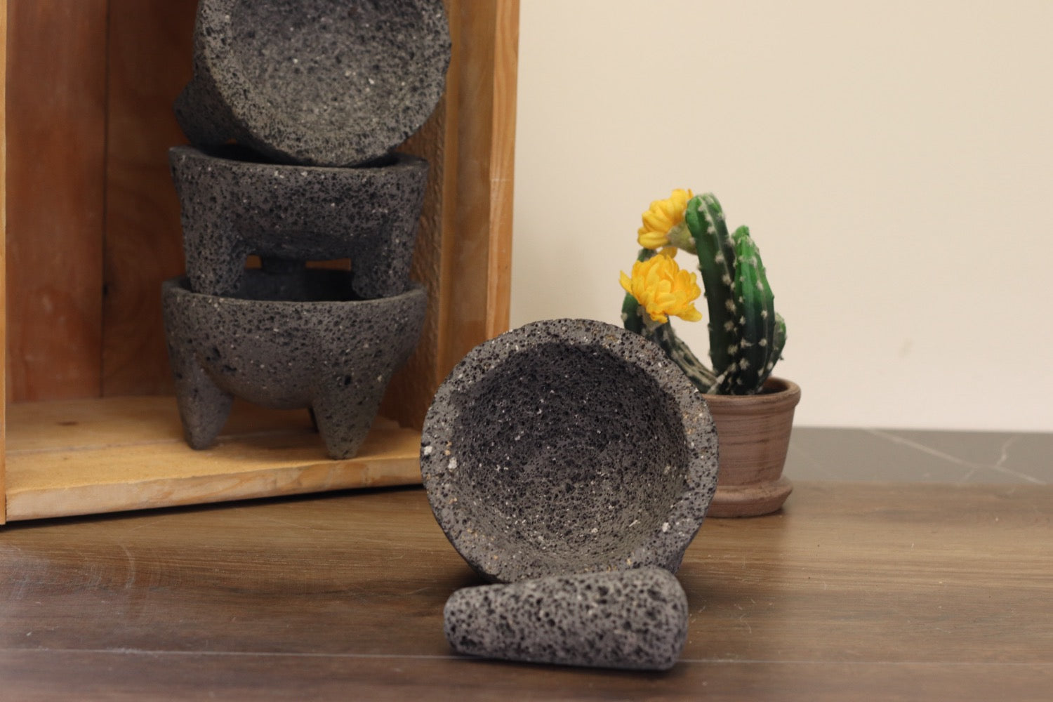 Middle Molcajete - Lava Stone - 5 Inch Molcajete Accessories Kitchen & Dining Molcajete