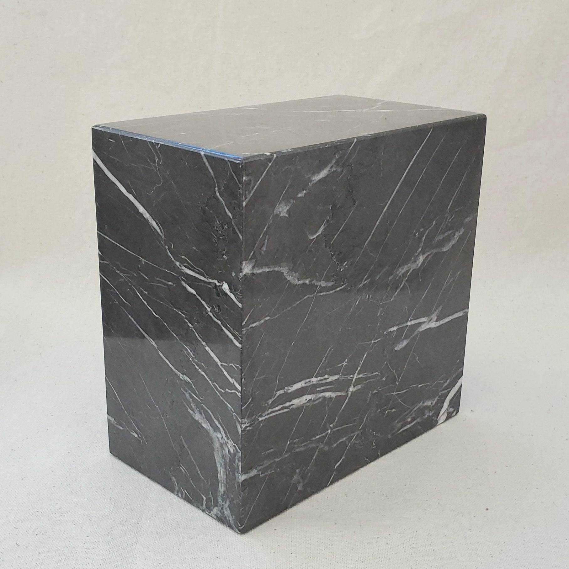 Black Marble Memorial Cremation Urn with Lid, 300 Cubic Inch