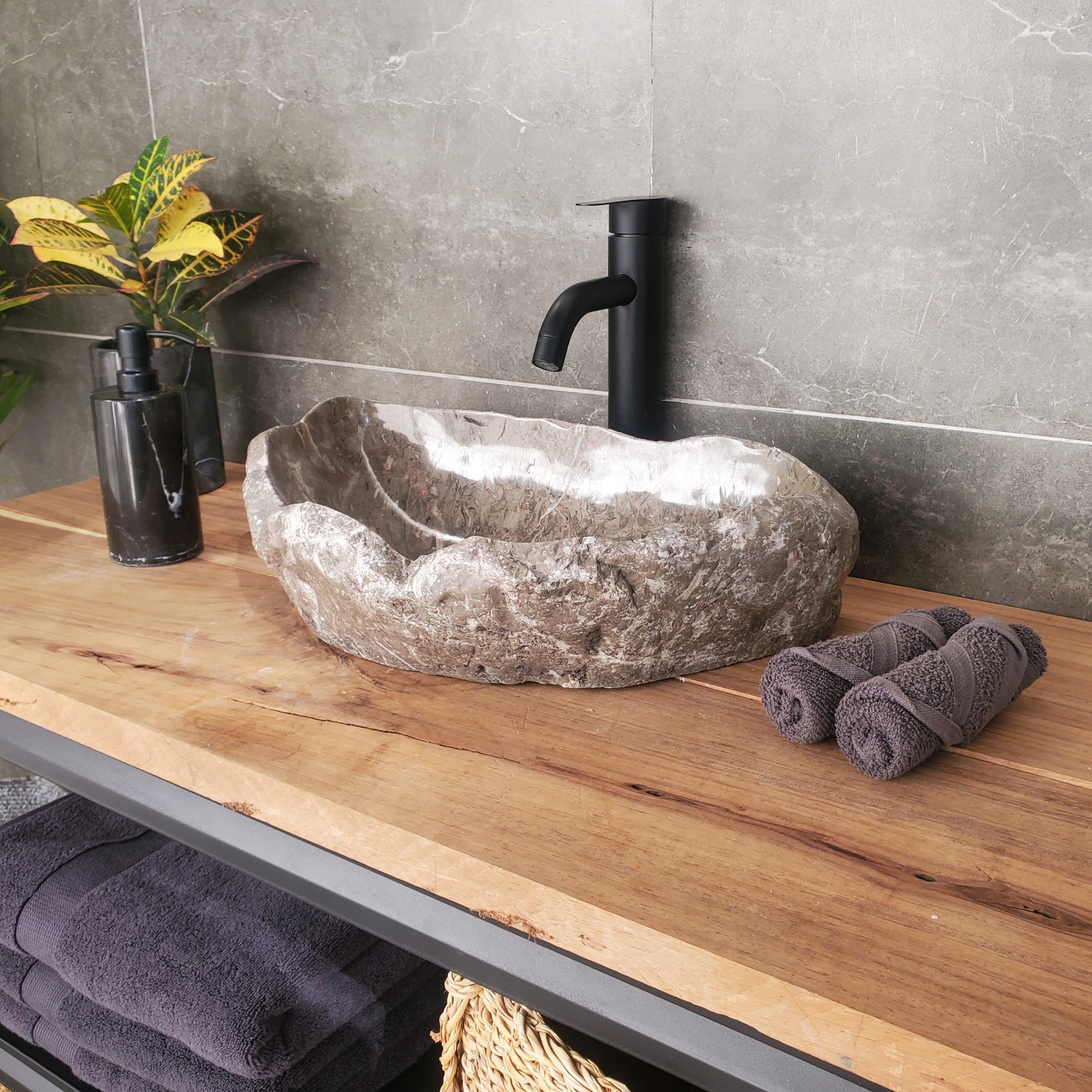 S33_13 River Stone Stone Vessel Sink