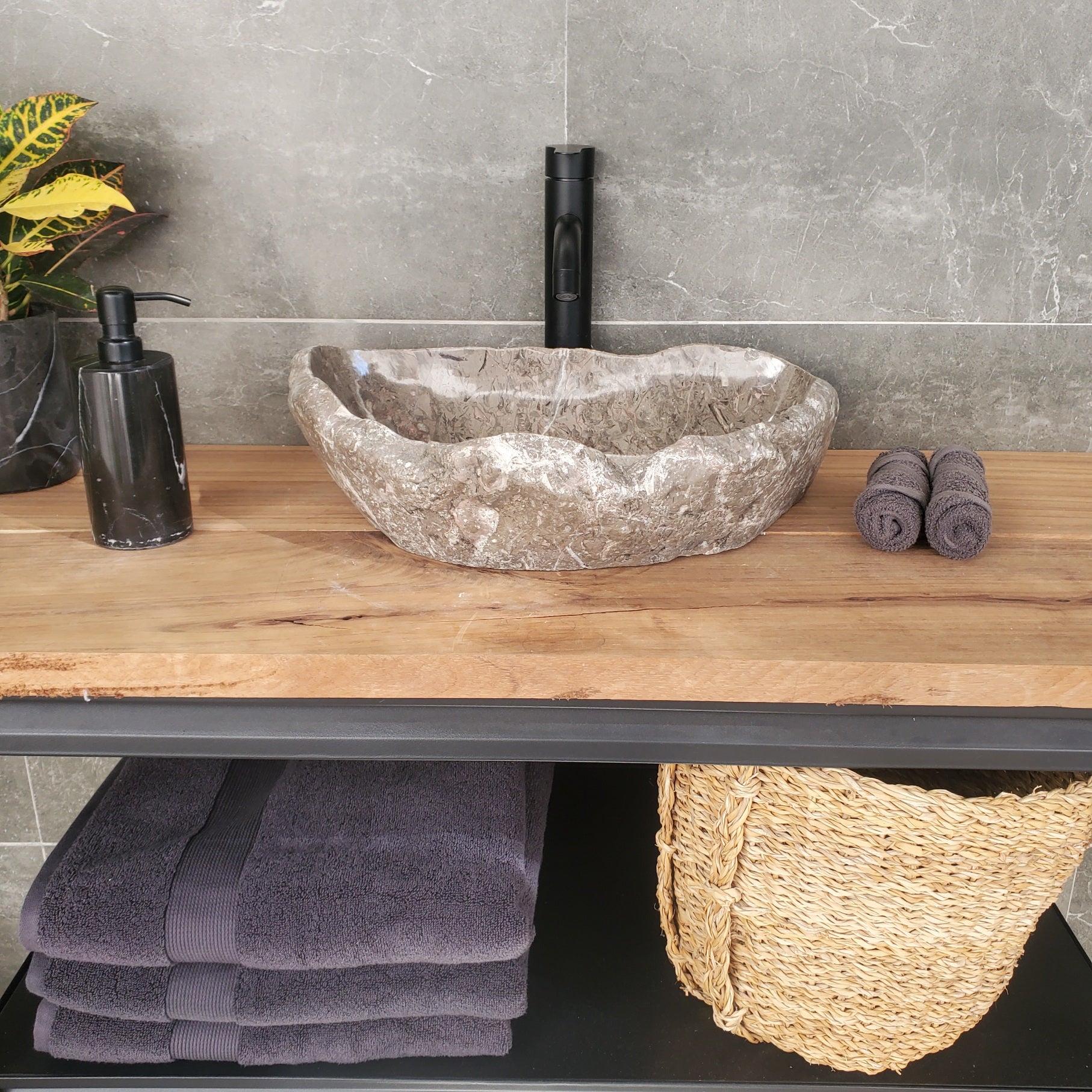 S33_13 River Stone Stone Vessel Sink