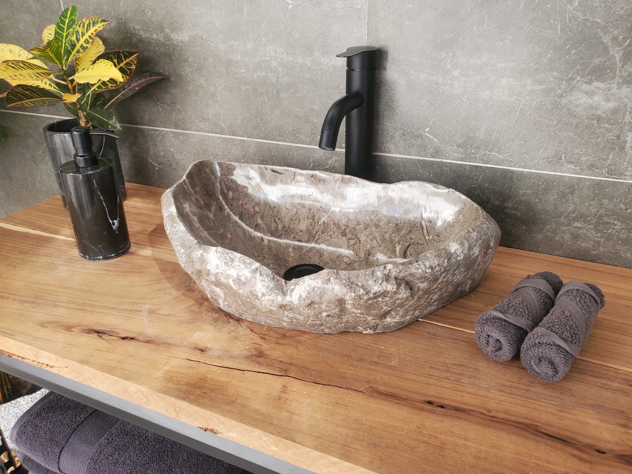 S33_13 River Stone Stone Vessel Sink