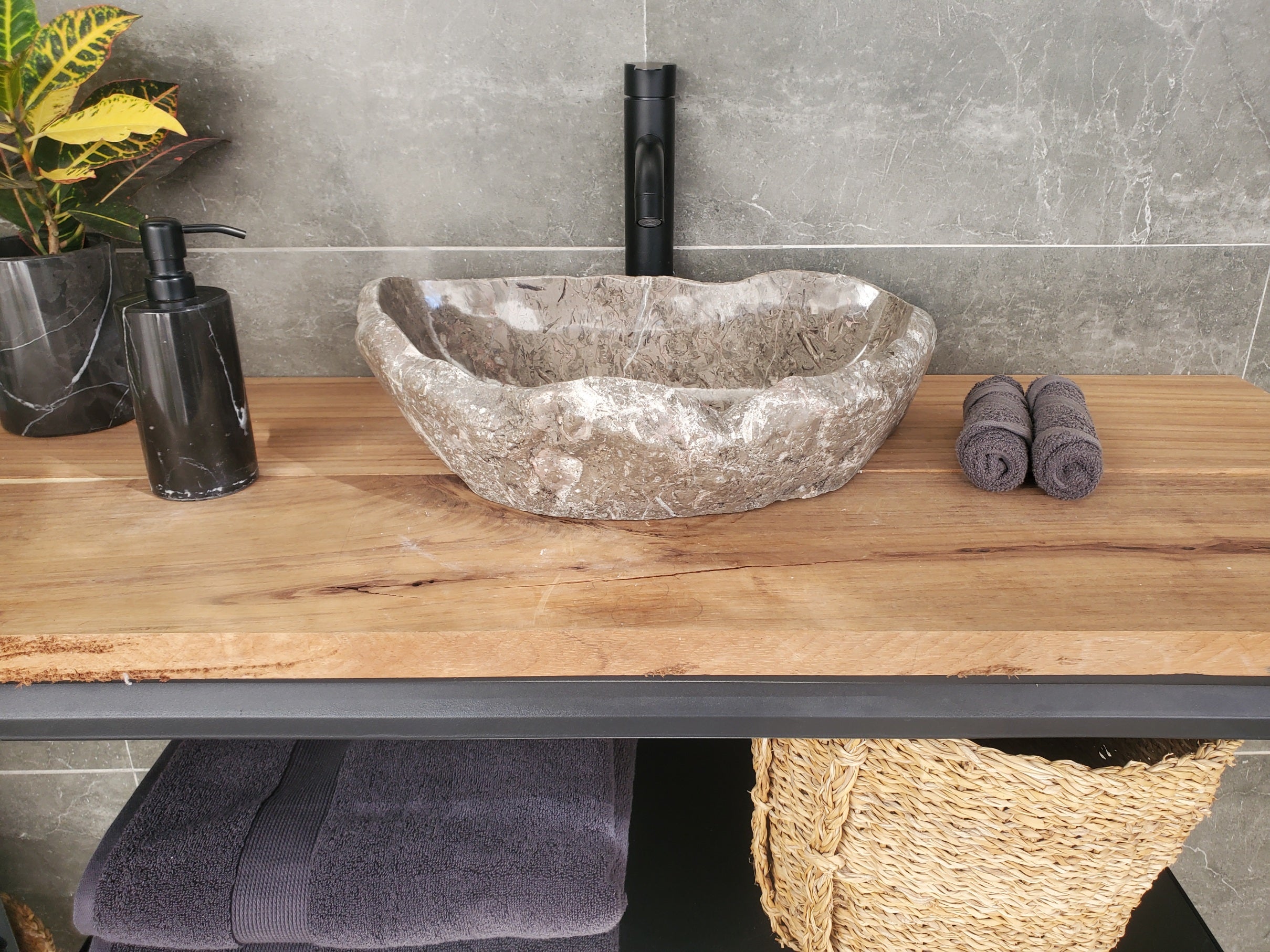 S33_13 River Stone Stone Vessel Sink