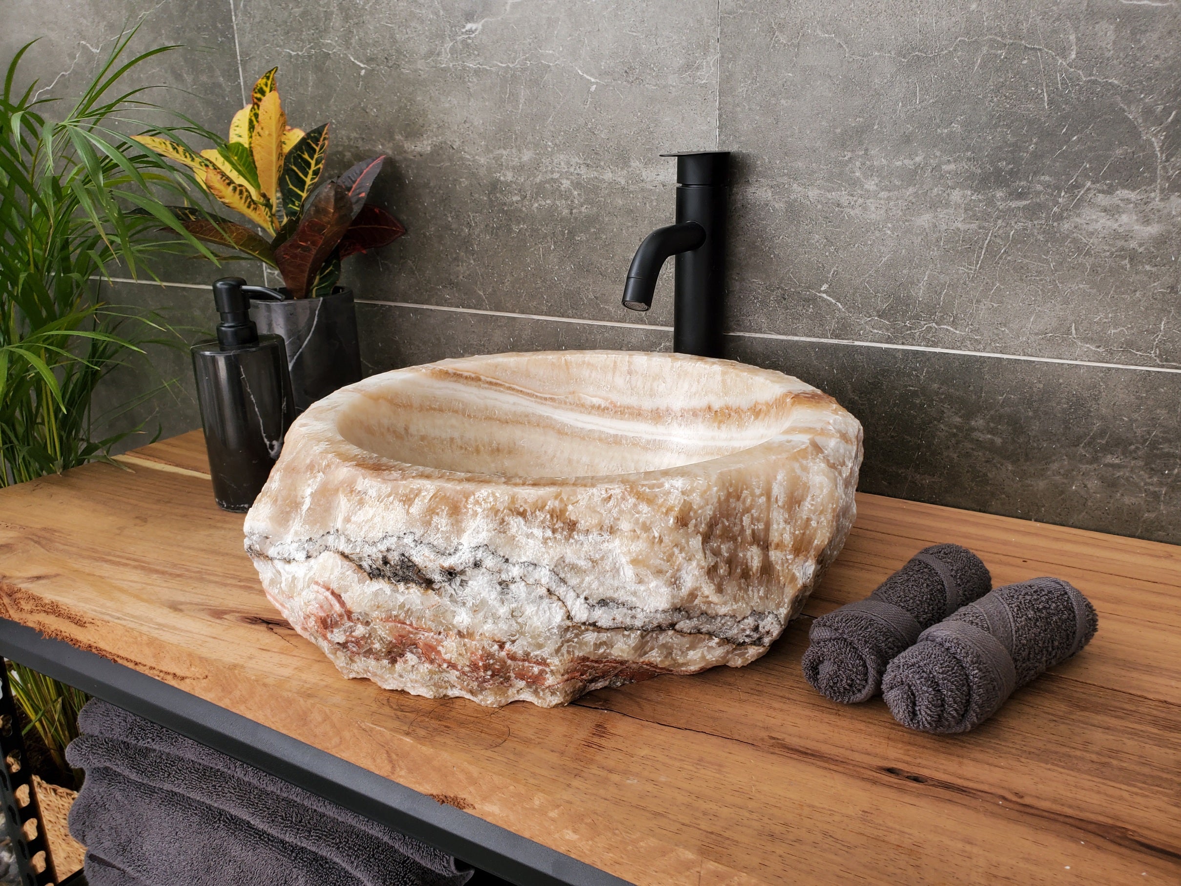 S31_33 Onyx Stone Vessel Bathroom Sink - Round