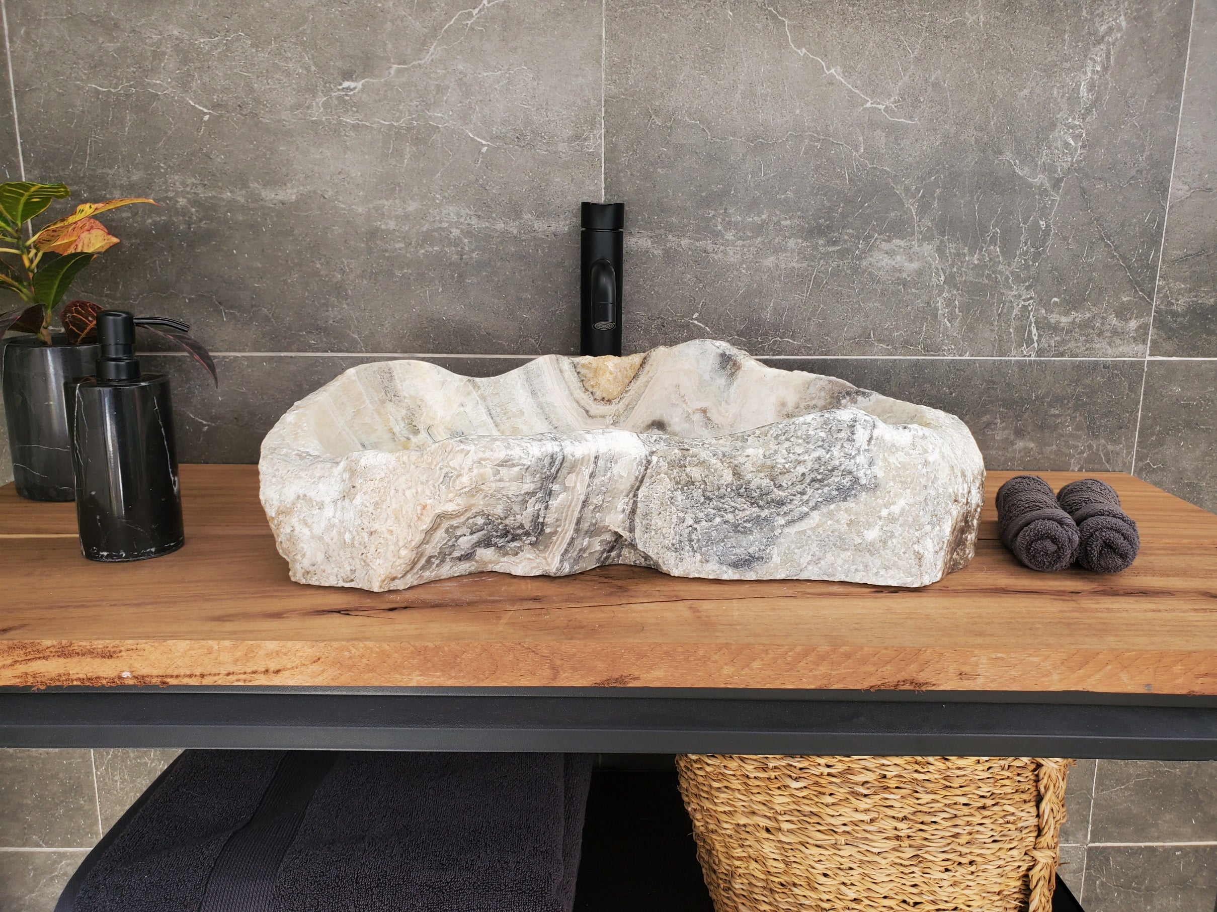 S34_05 Onyx Stone Vessel Sink