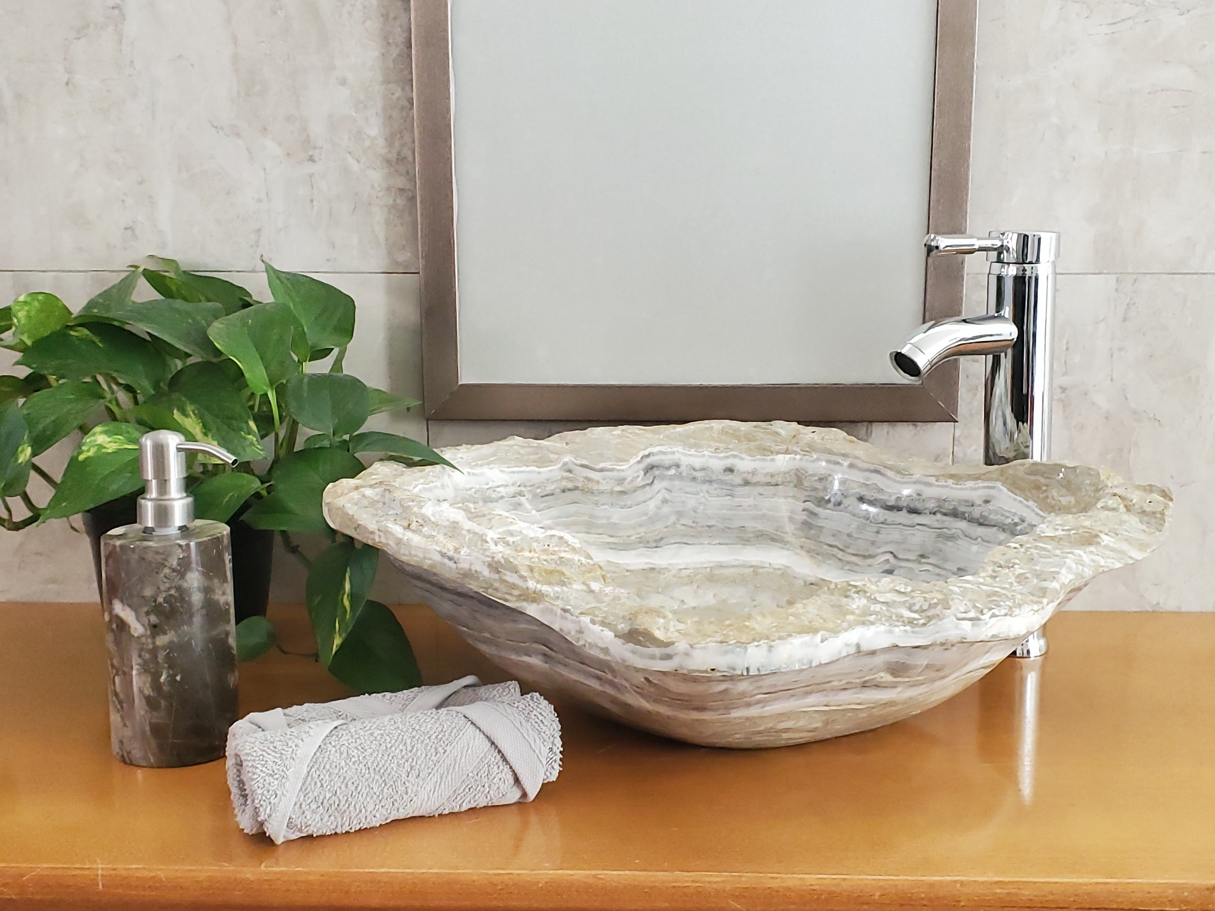 S23_10 Onyx Stone Vessel Bathroom Sink - 20 x 17 inch