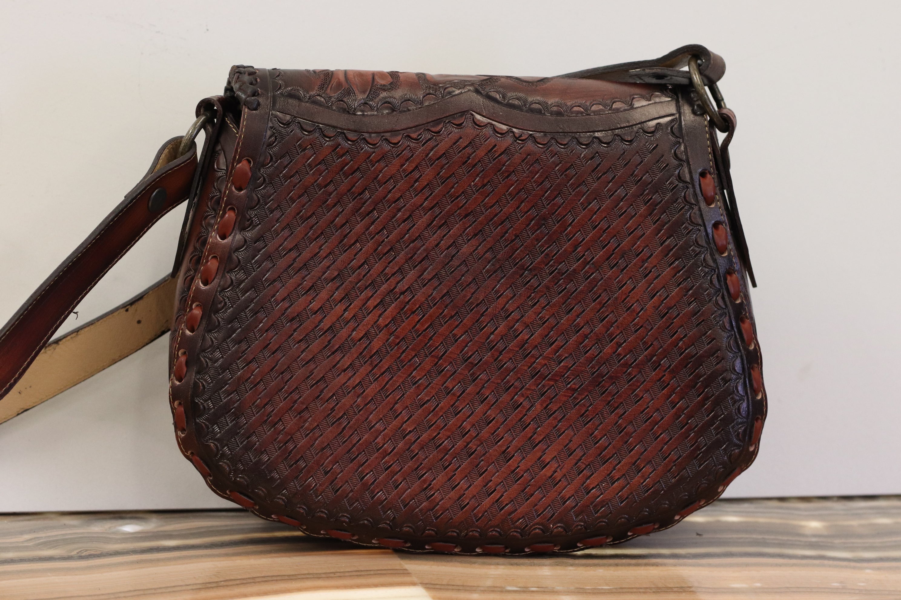 LB1_08 Hand Tooled Cow Hide Leather Purse