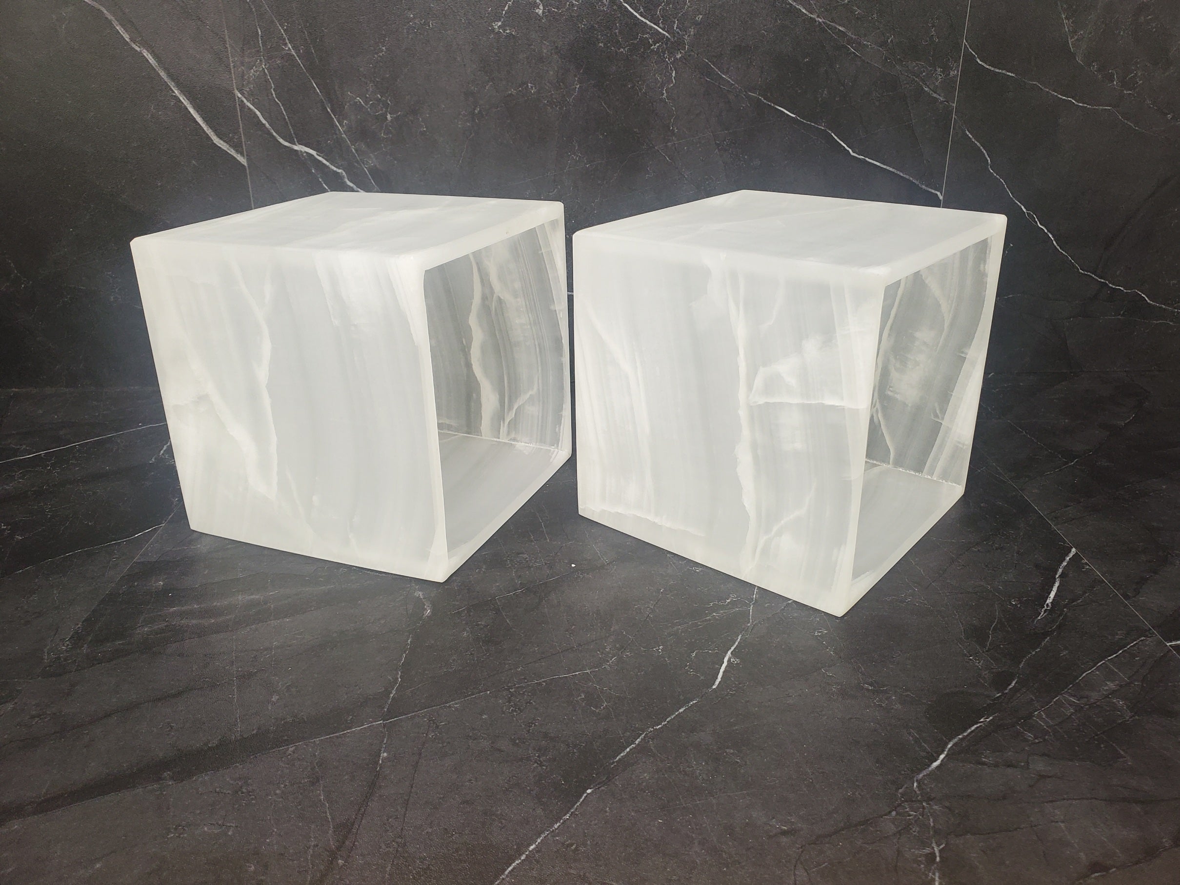 TCSQ_52 White Ice Onyx Tissue Box Cover (Cube)