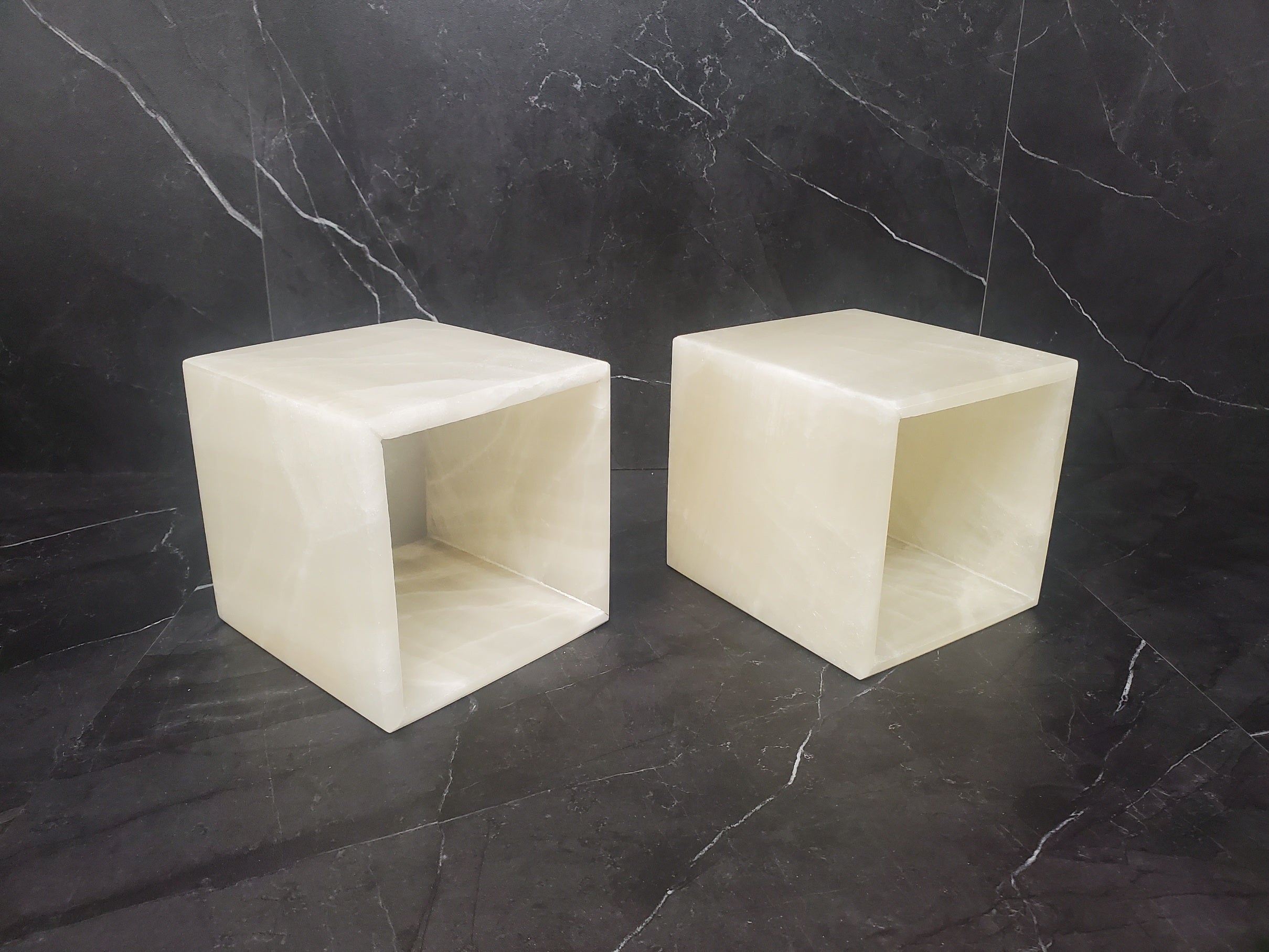TCSQ_57 Ivory Onyx Tissue Box Cover (Cube)