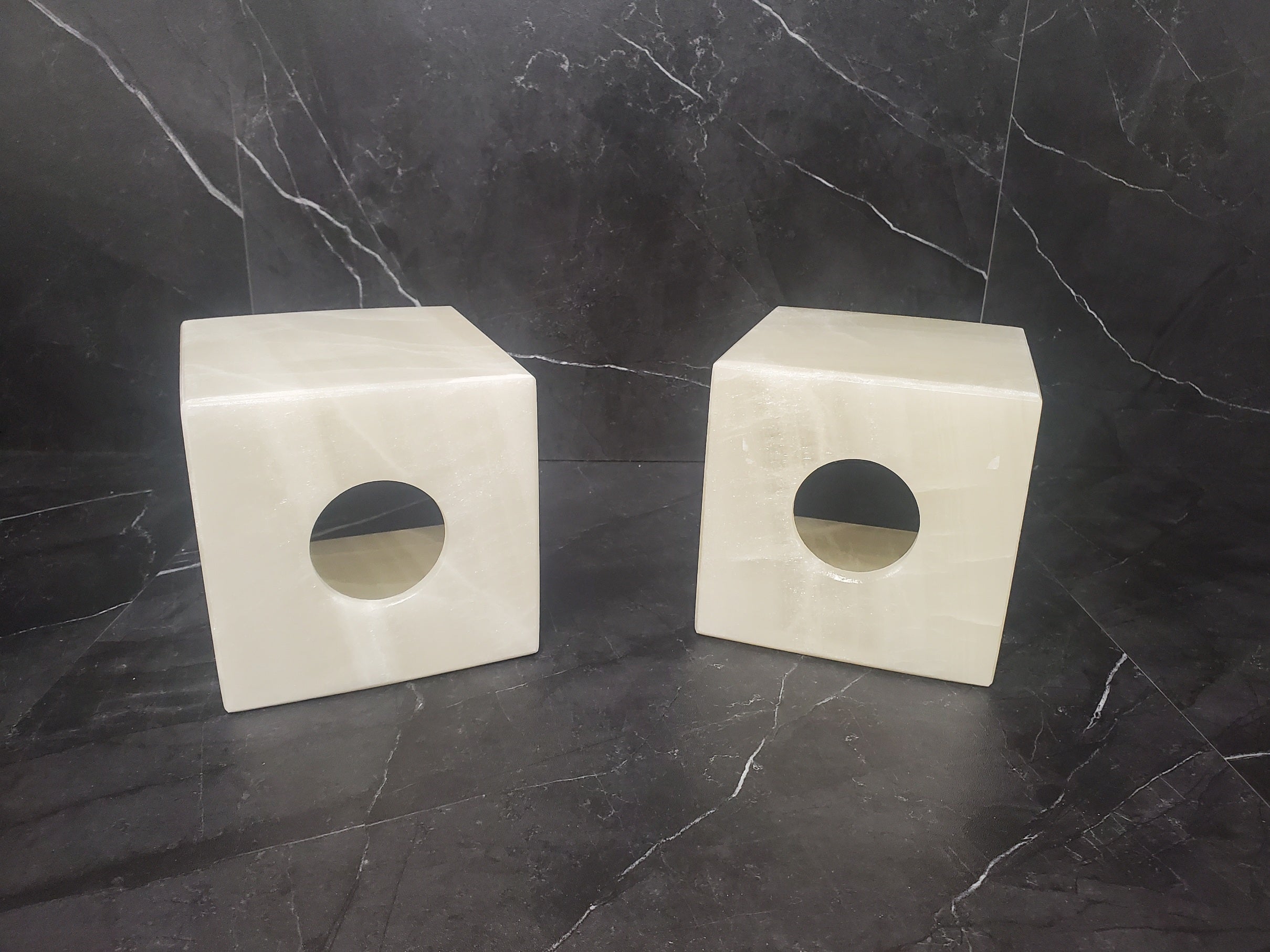 TCSQ_57 Ivory Onyx Tissue Box Cover (Cube)