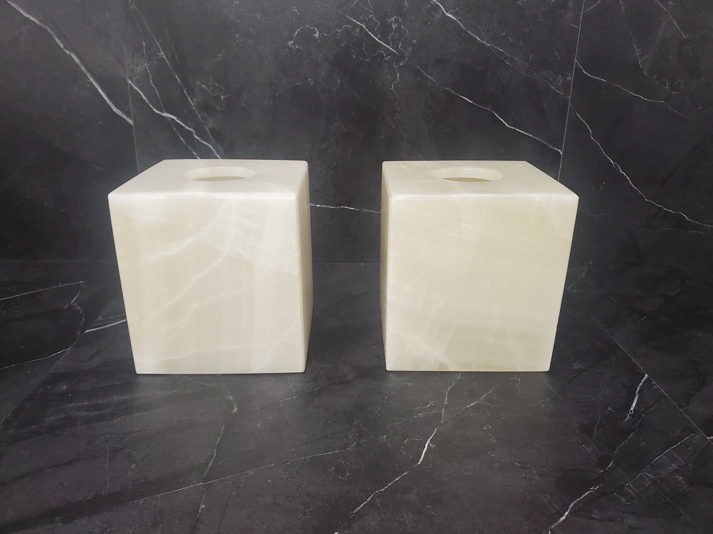 TCSQ_57 Ivory Onyx Tissue Box Cover (Cube)