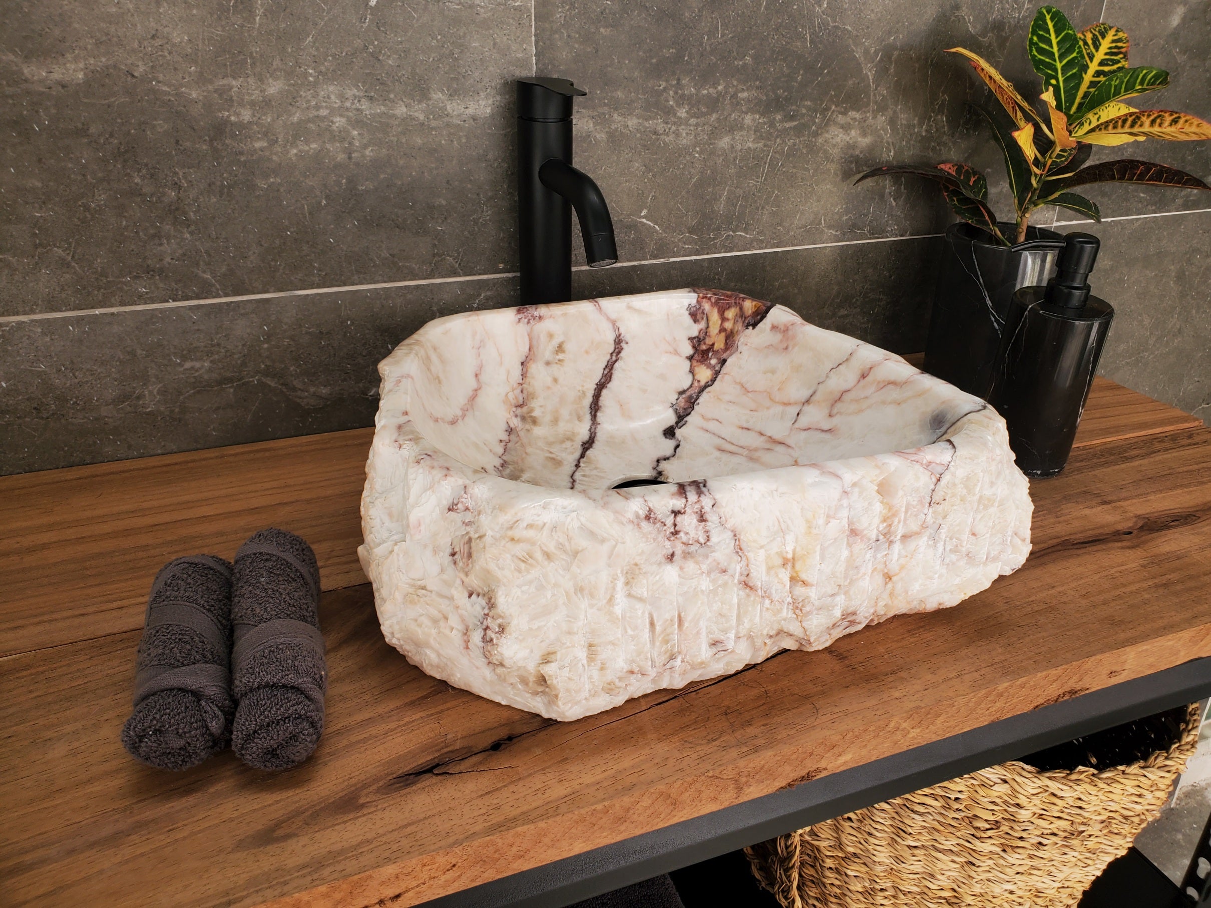 S33_06 Onyx Stone Vessel Sink