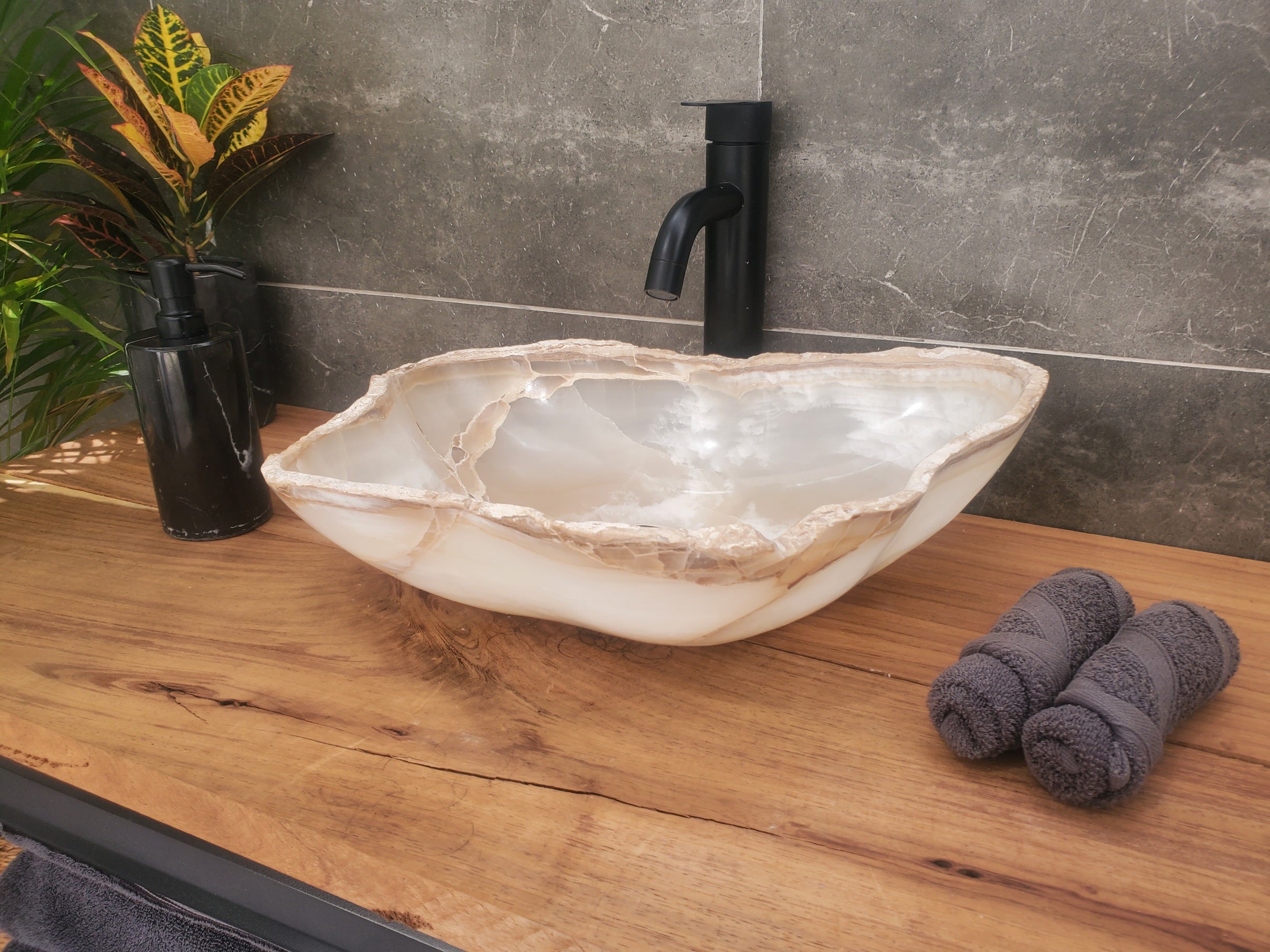 S32_20 Onyx Stone Vessel Bathroom Sink - 17.5 x 13 inch
