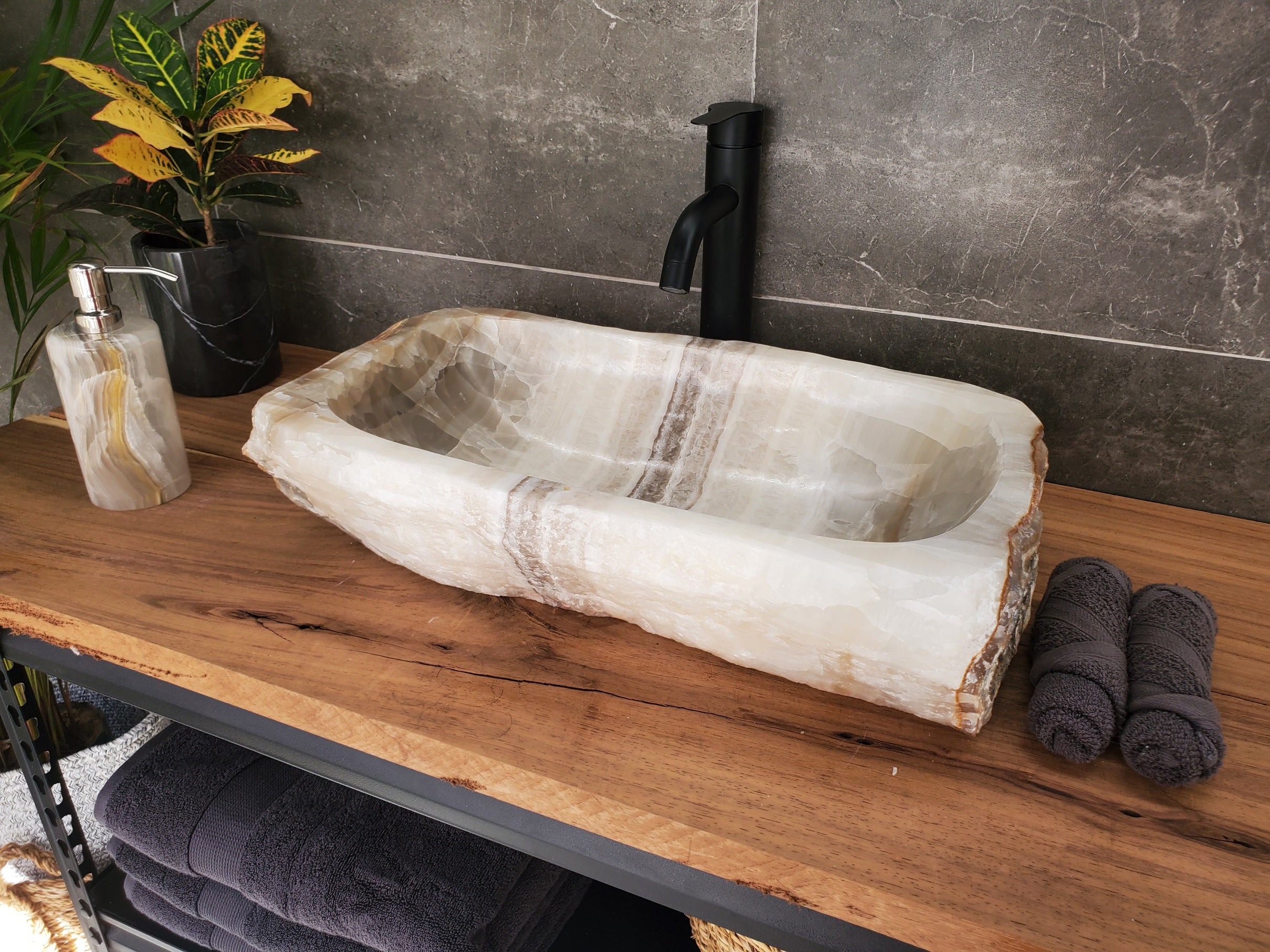 S33_09 Onyx Stone Vessel Sink - 19.5 x 13 inch
