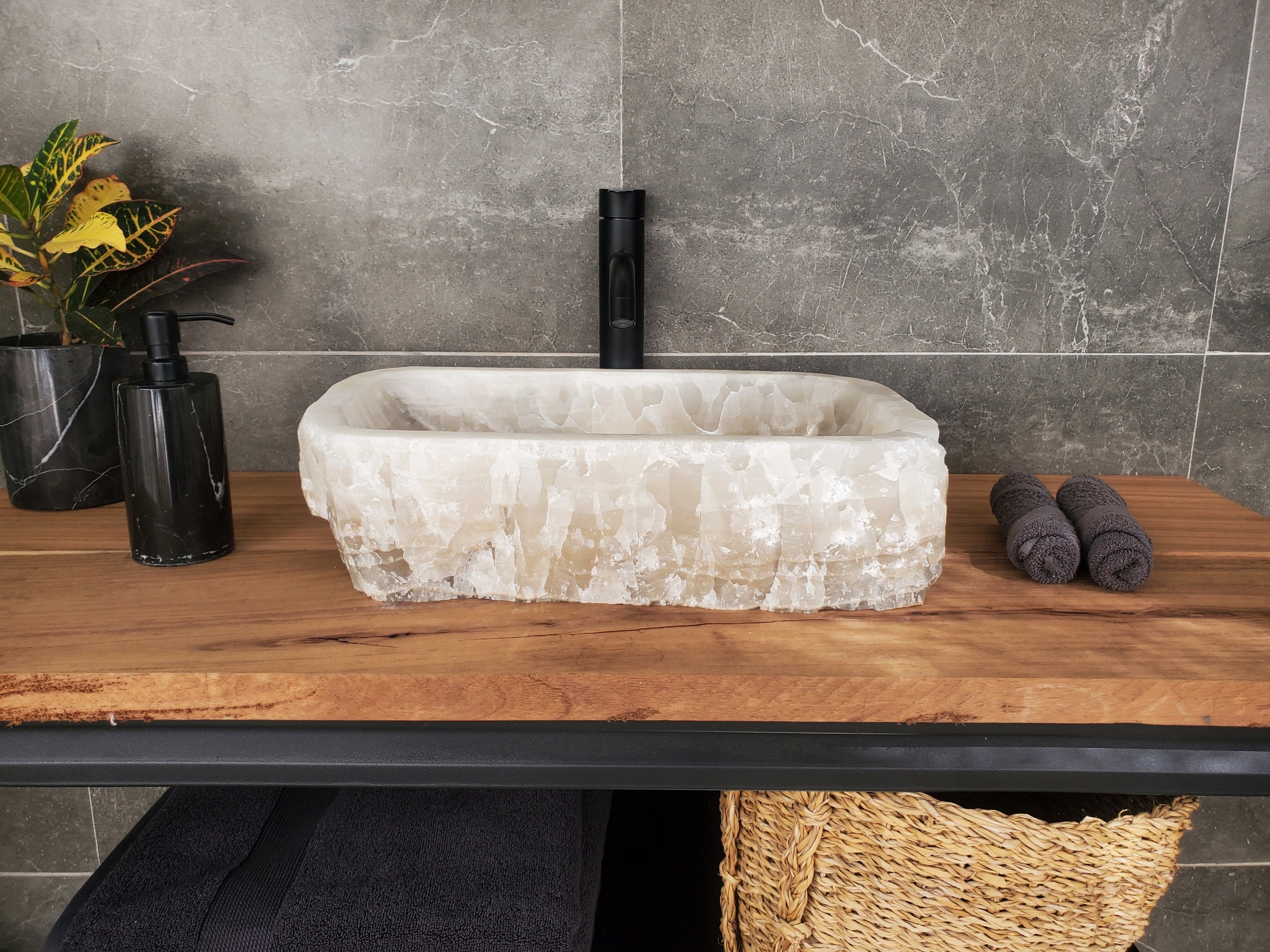 S33_14 Onyx Stone Vessel Sink