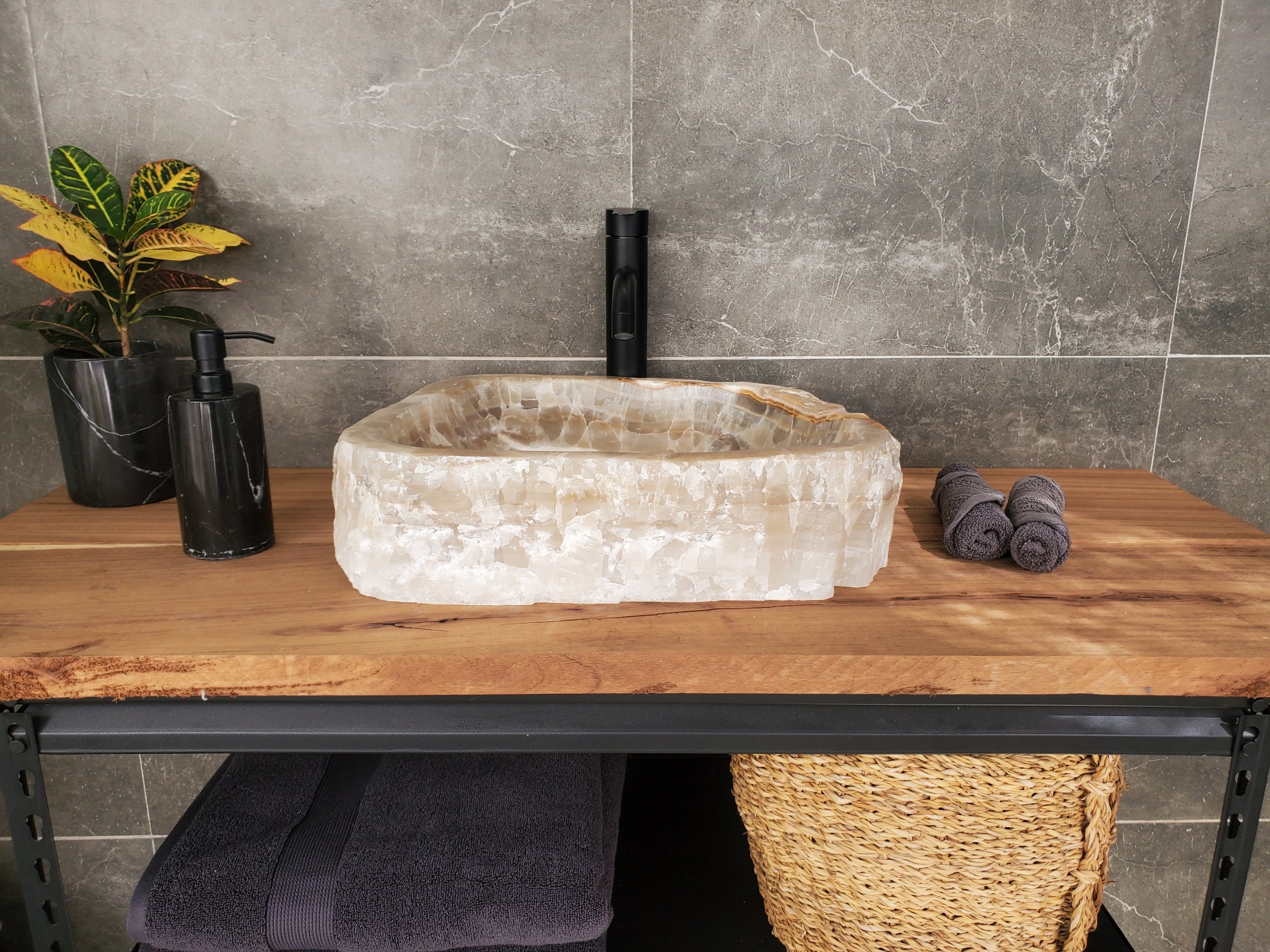 S33_15 Onyx Stone Vessel Sink