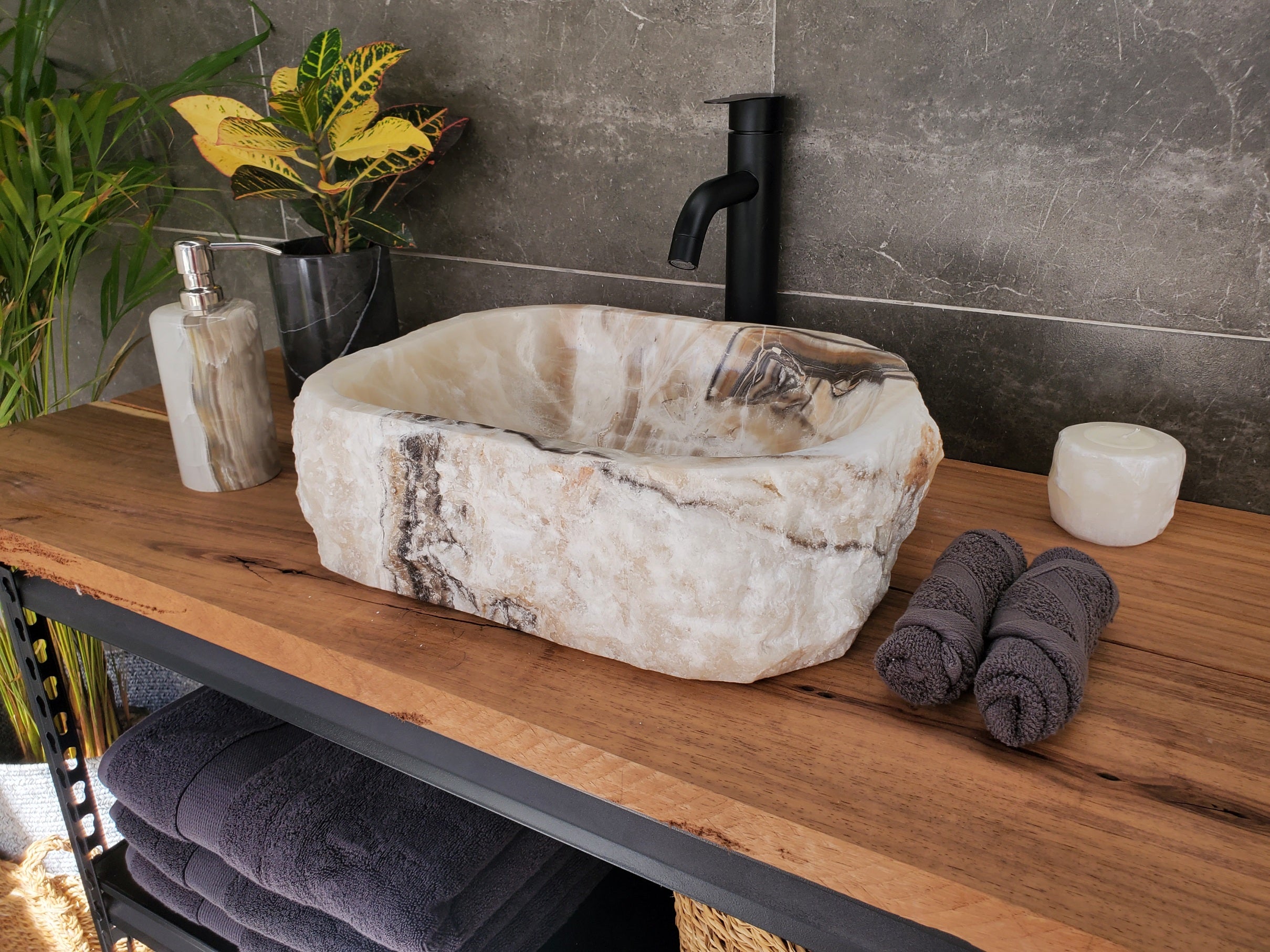 S33_10 Onyx Stone Vessel Sink