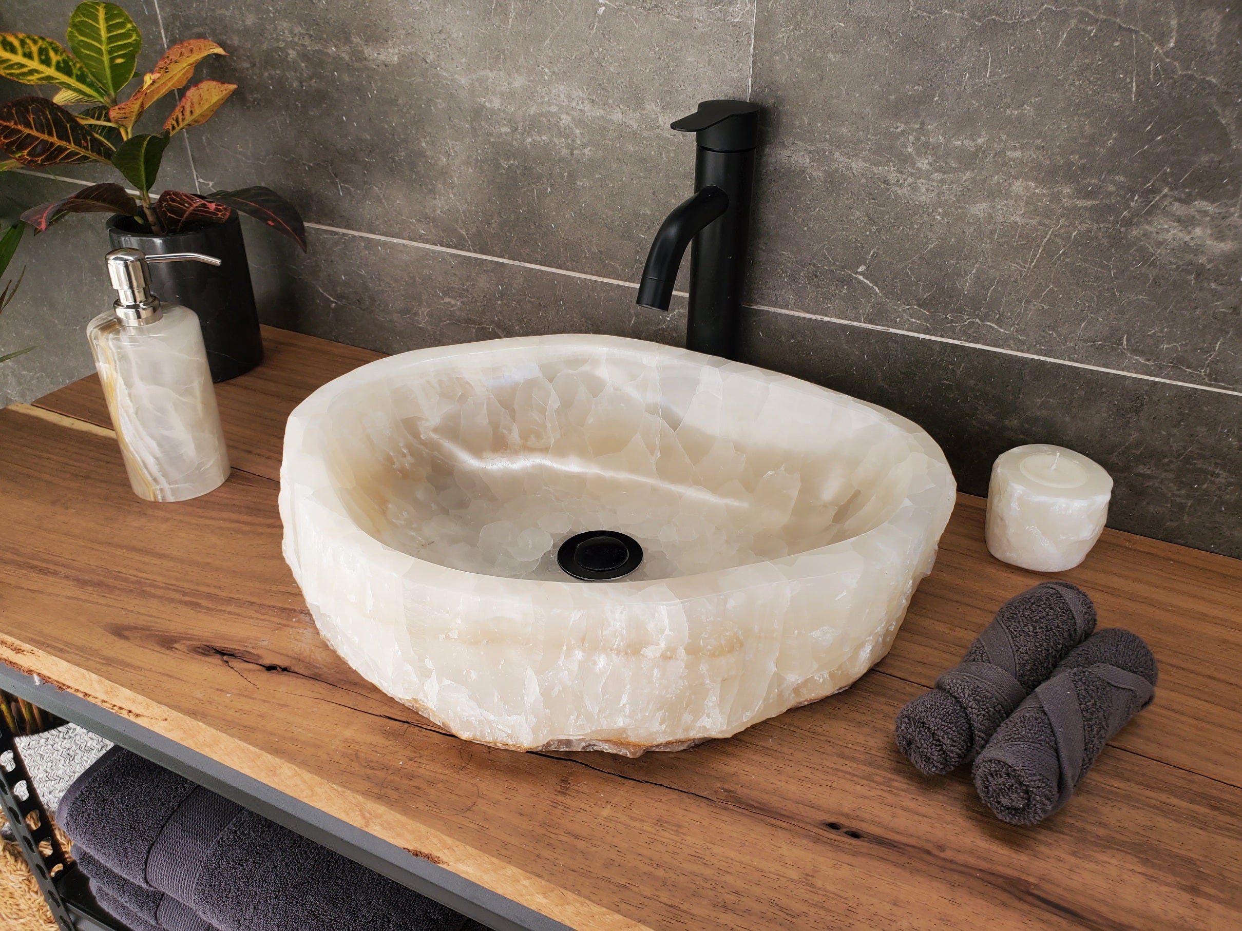 S33_20 Onyx Stone Vessel Sink