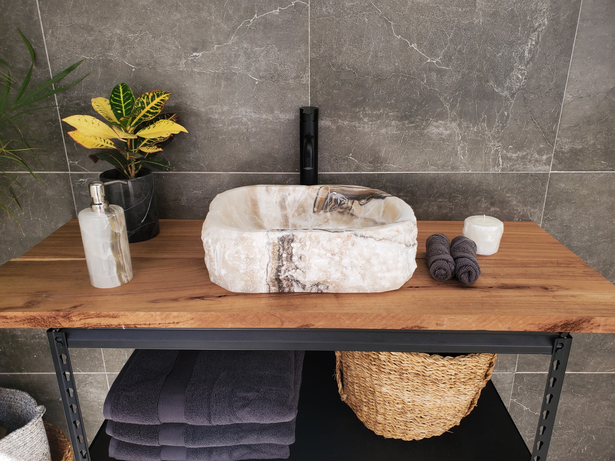 S33_10 Onyx Stone Vessel Sink