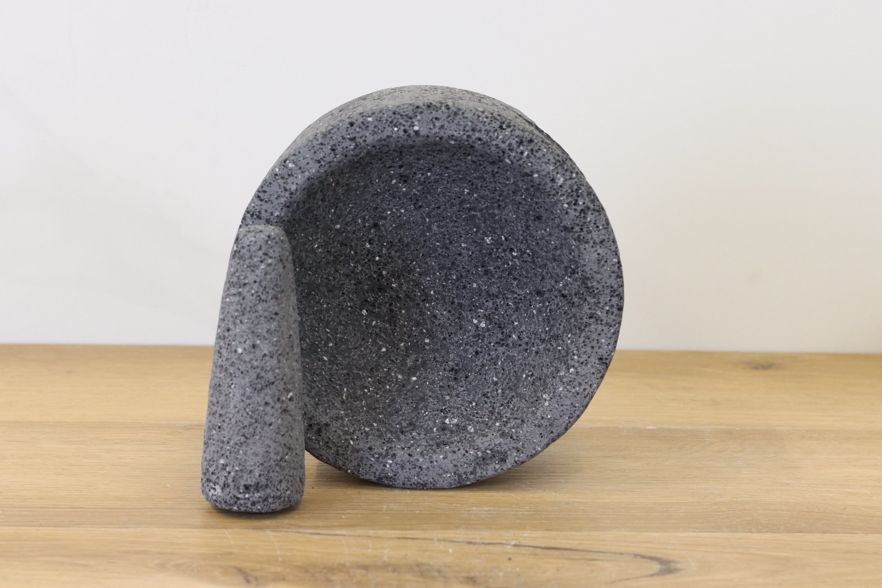 MOL8F Round Bowl & Pestle - Lava Stone - 8 Inch - Authentic Mexican Molcajete