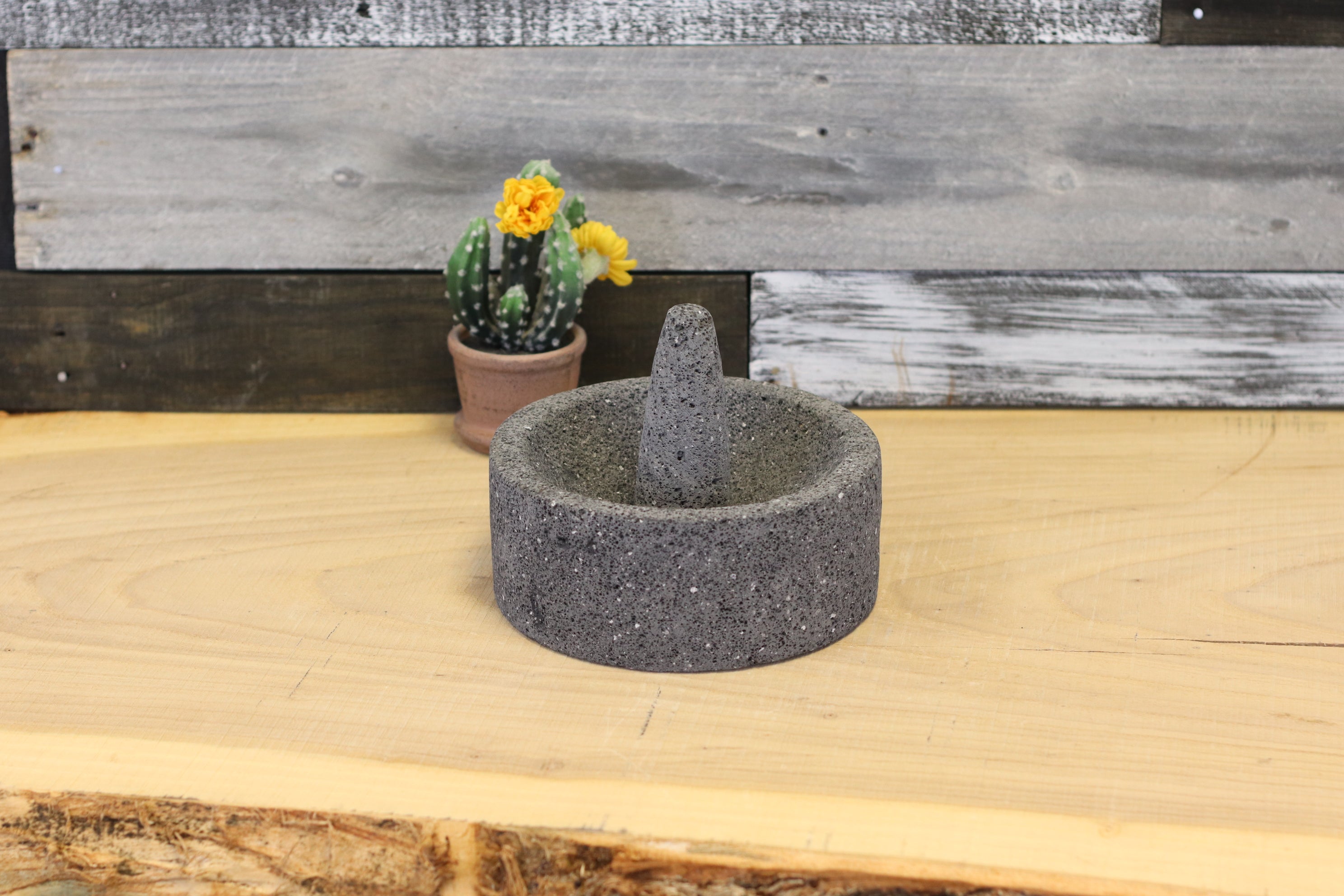 MOL8F Round Bowl & Pestle - Lava Stone - 8 Inch - Authentic Mexican Molcajete