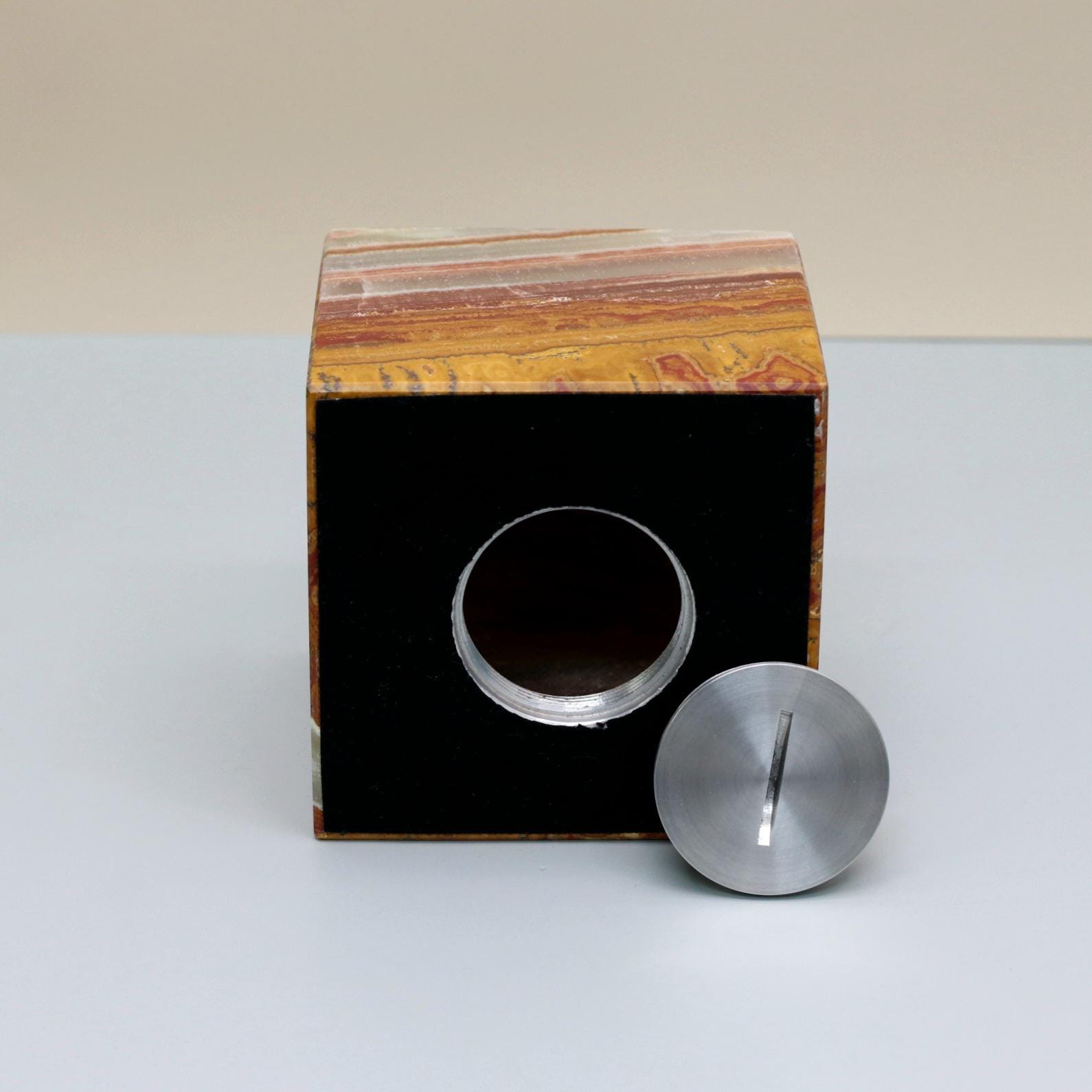 UR_10 Small Green Onyx Cremation Urn for Ashes - 40 cu in